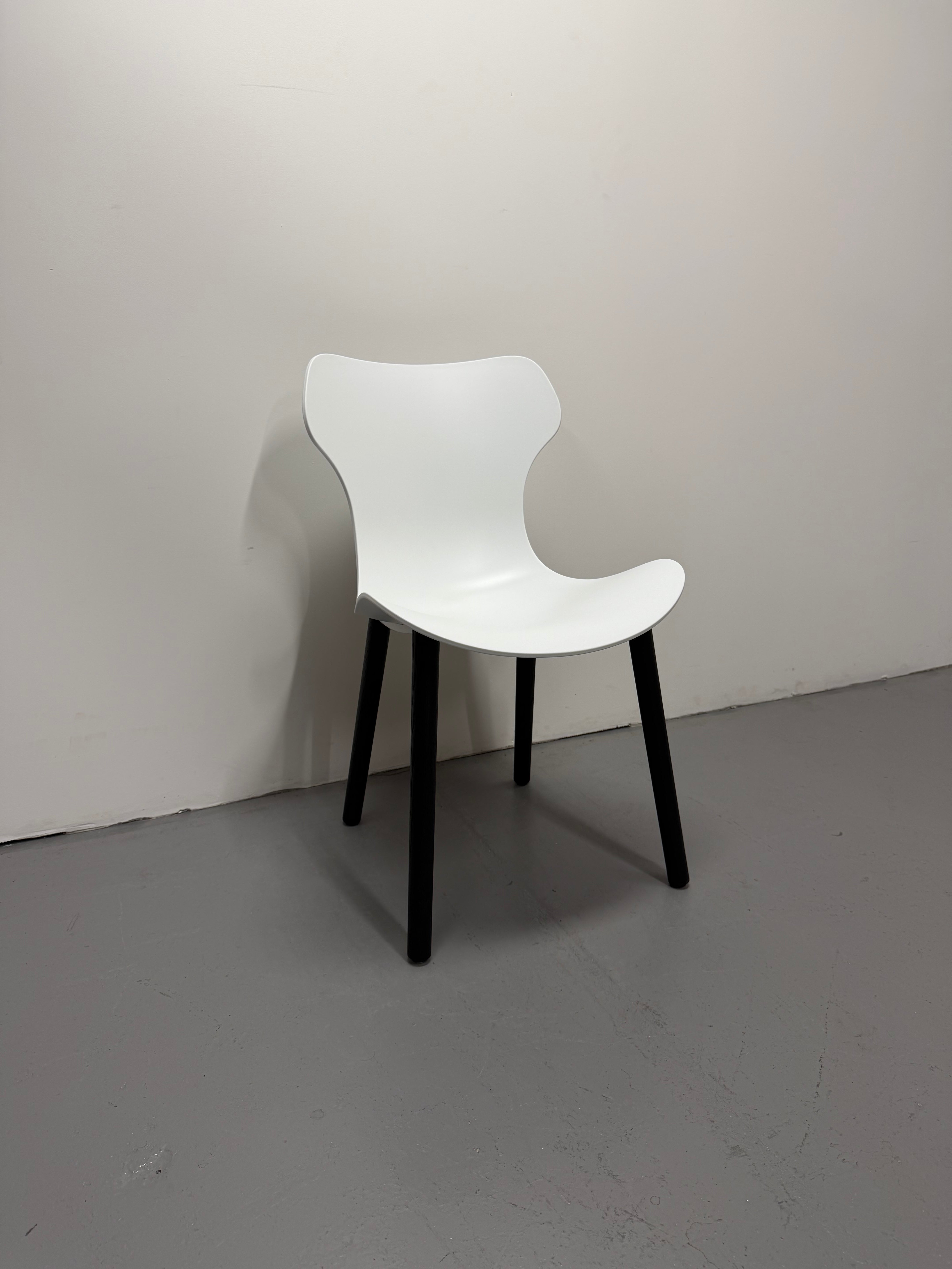 B&B Italia Papilio Shell Dining Chair | Ex-Showroom
