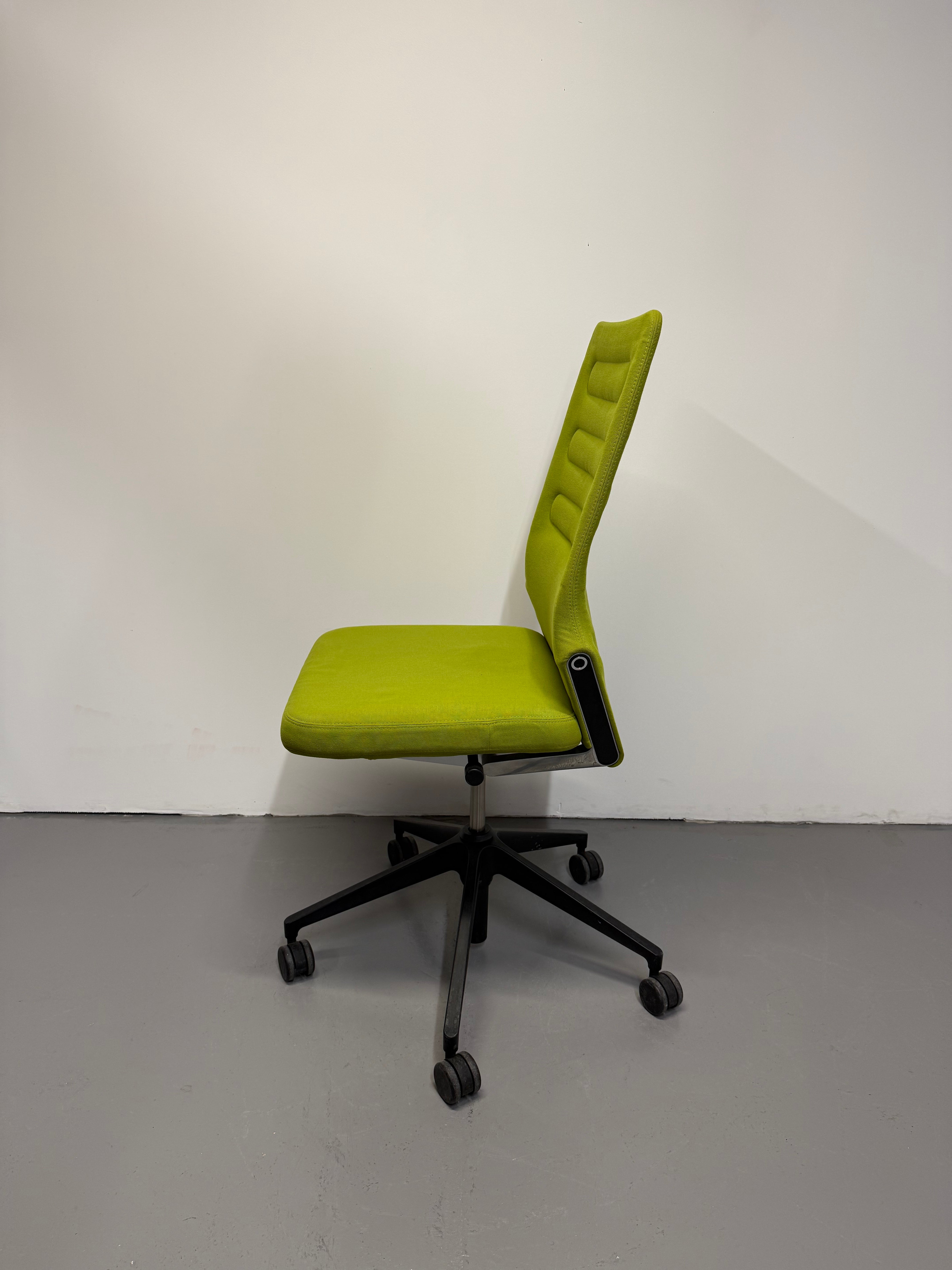 Vitra AC 4 Office Chair by Antonio Citterio – Avocado / Light Green
