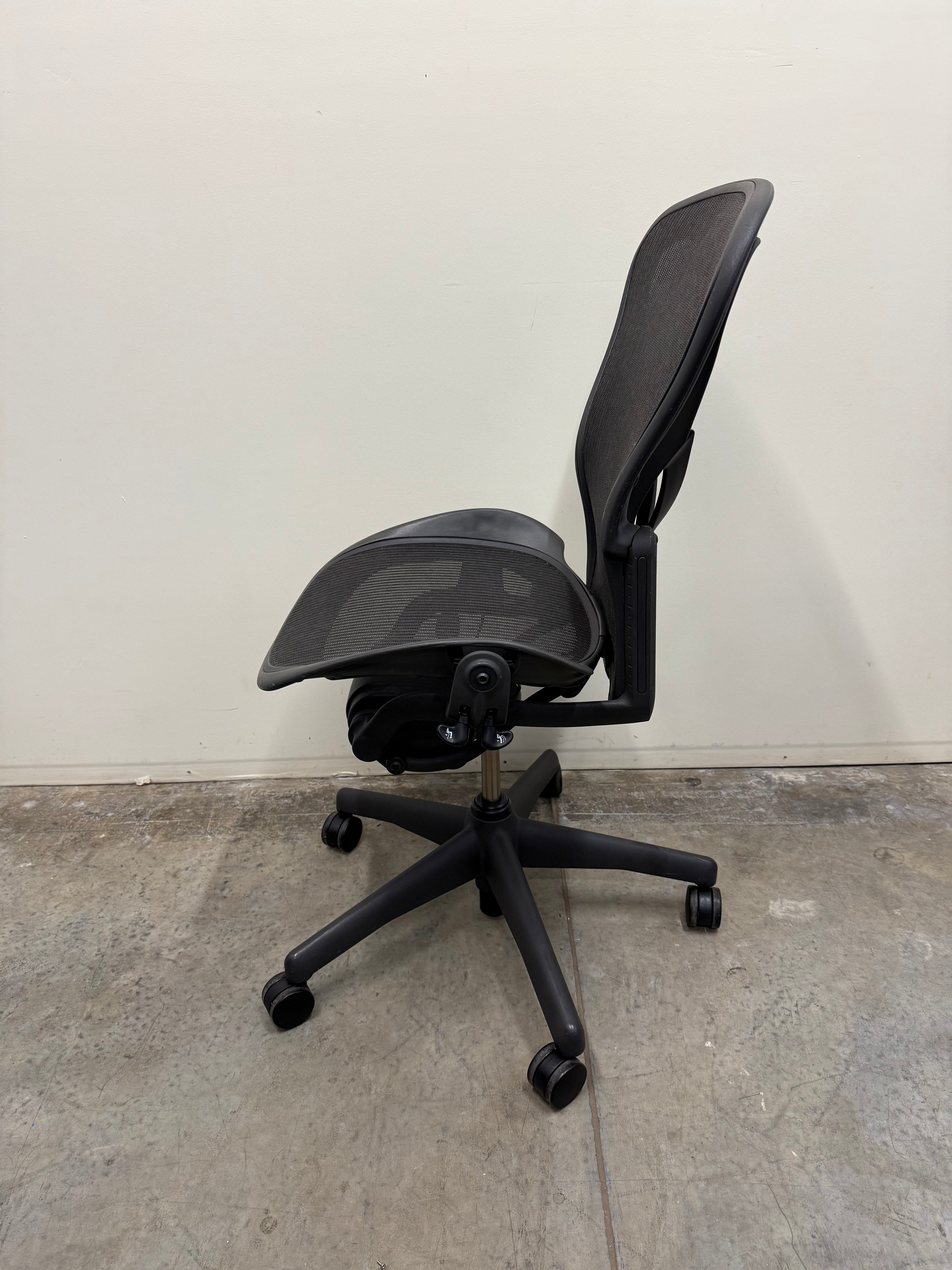 Herman Miller Aeron Classic – PostureFit Back Support, No Arms (Size B)