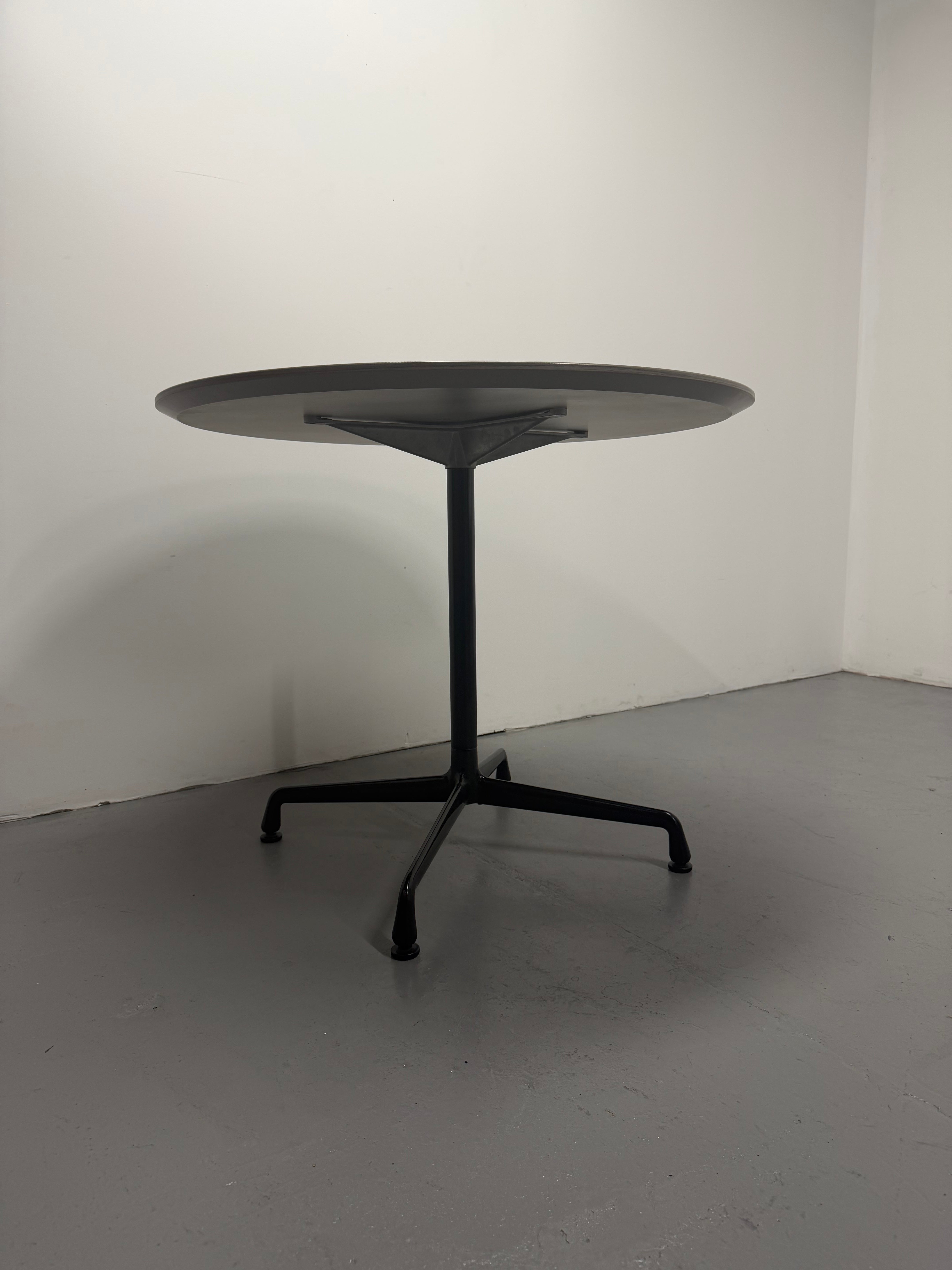 Herman Miller Eames Round Group Table / Meeting Table – Oak Top