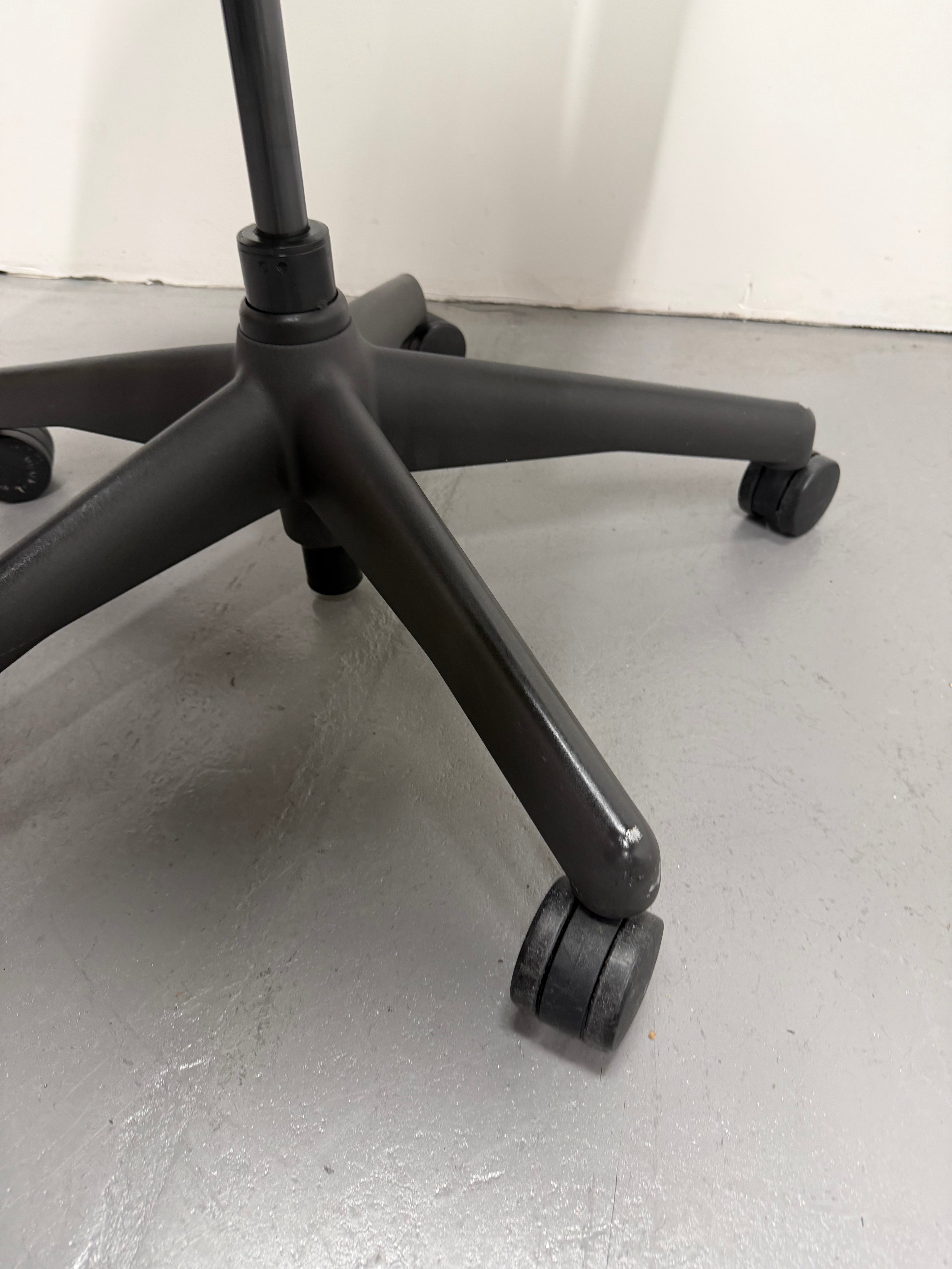 Herman Miller Aeron Chair with Armrests – Size C