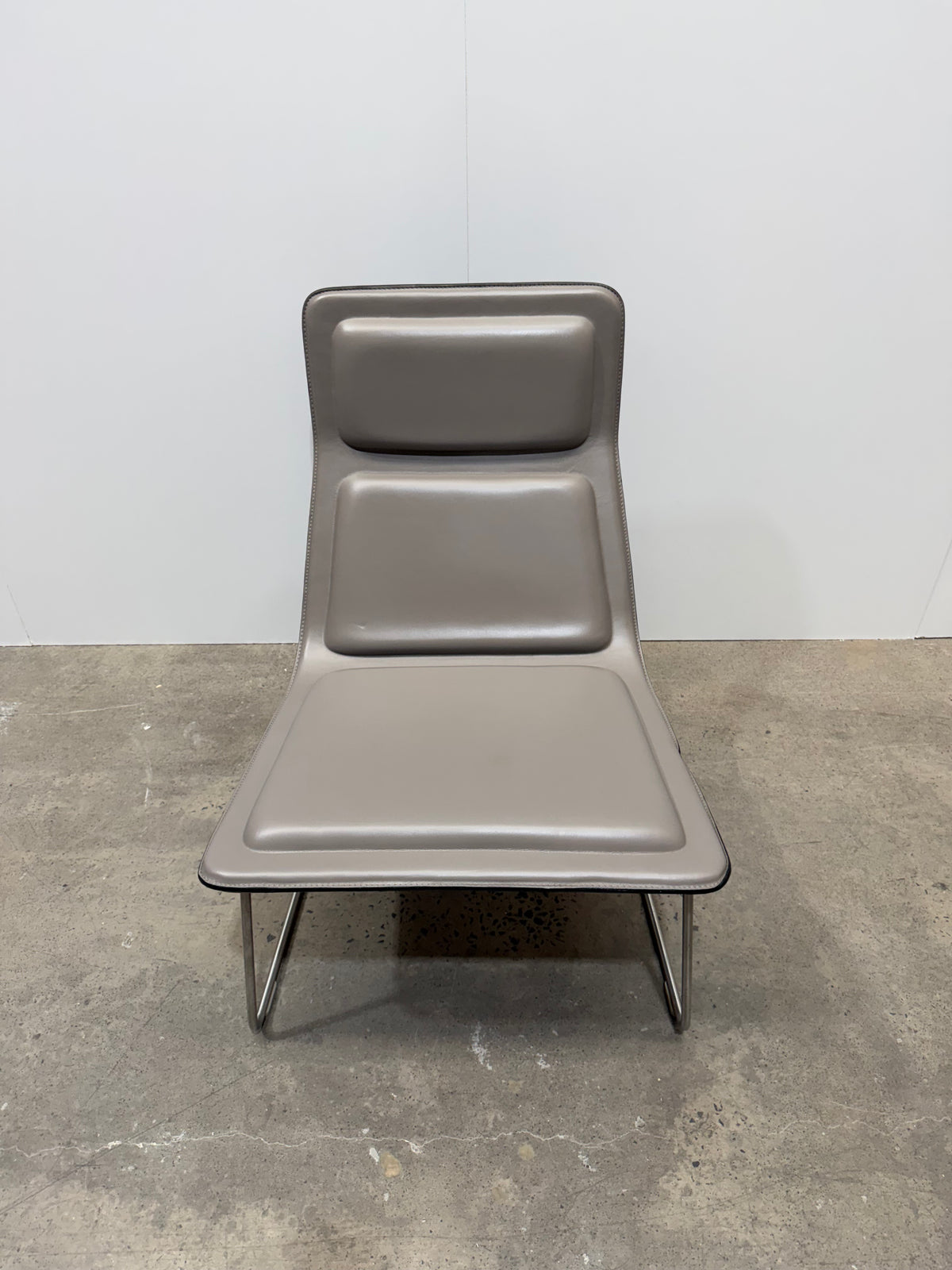 Cappellini Low Pad Lounge Chair by Jasper Morrison – Taupe Leather – view 2 – pre-owned
