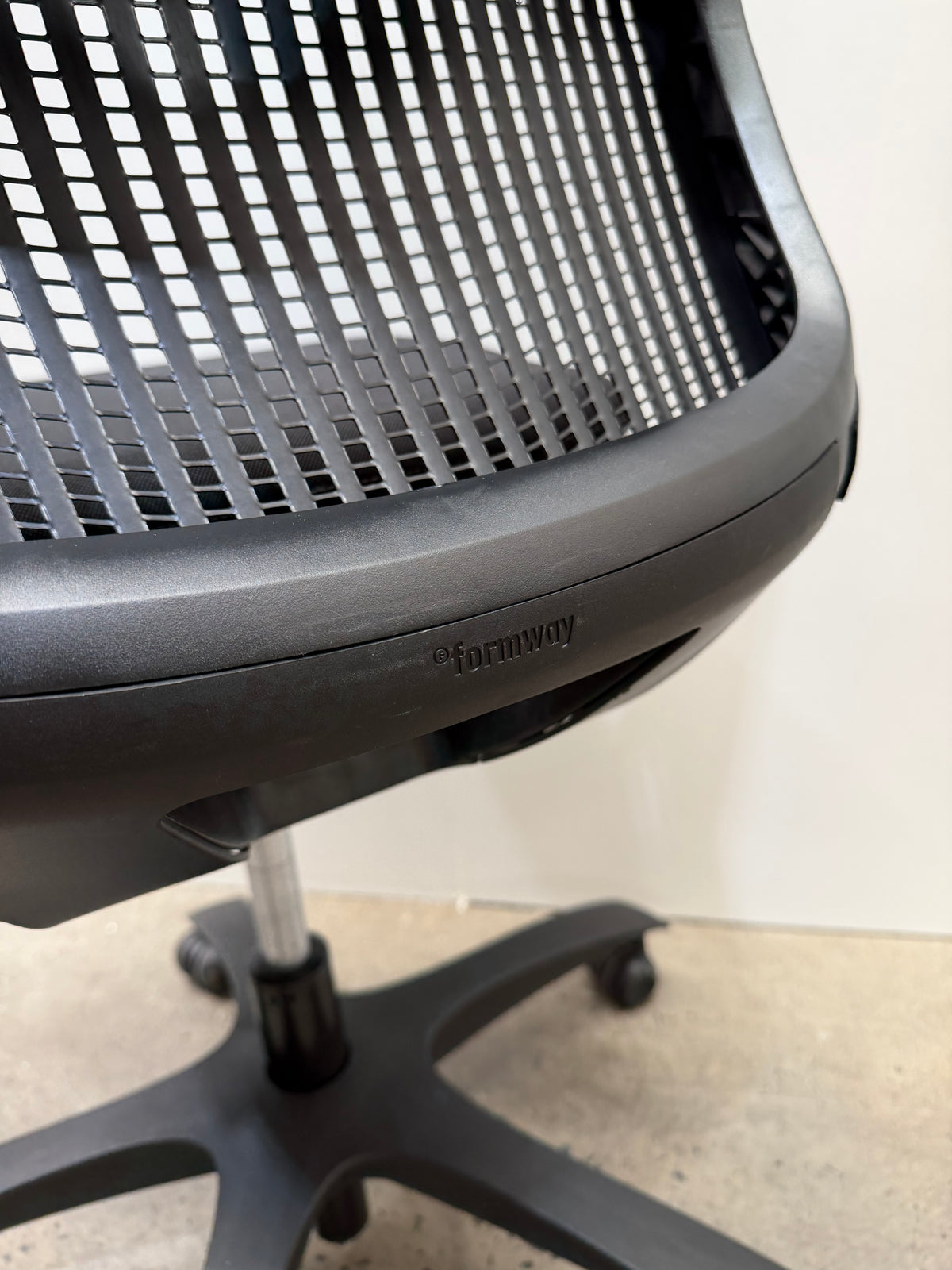 Knoll Generation Ergonomic Office Task Chair by Formway – Black, No Arms – view 7 – pre-owned