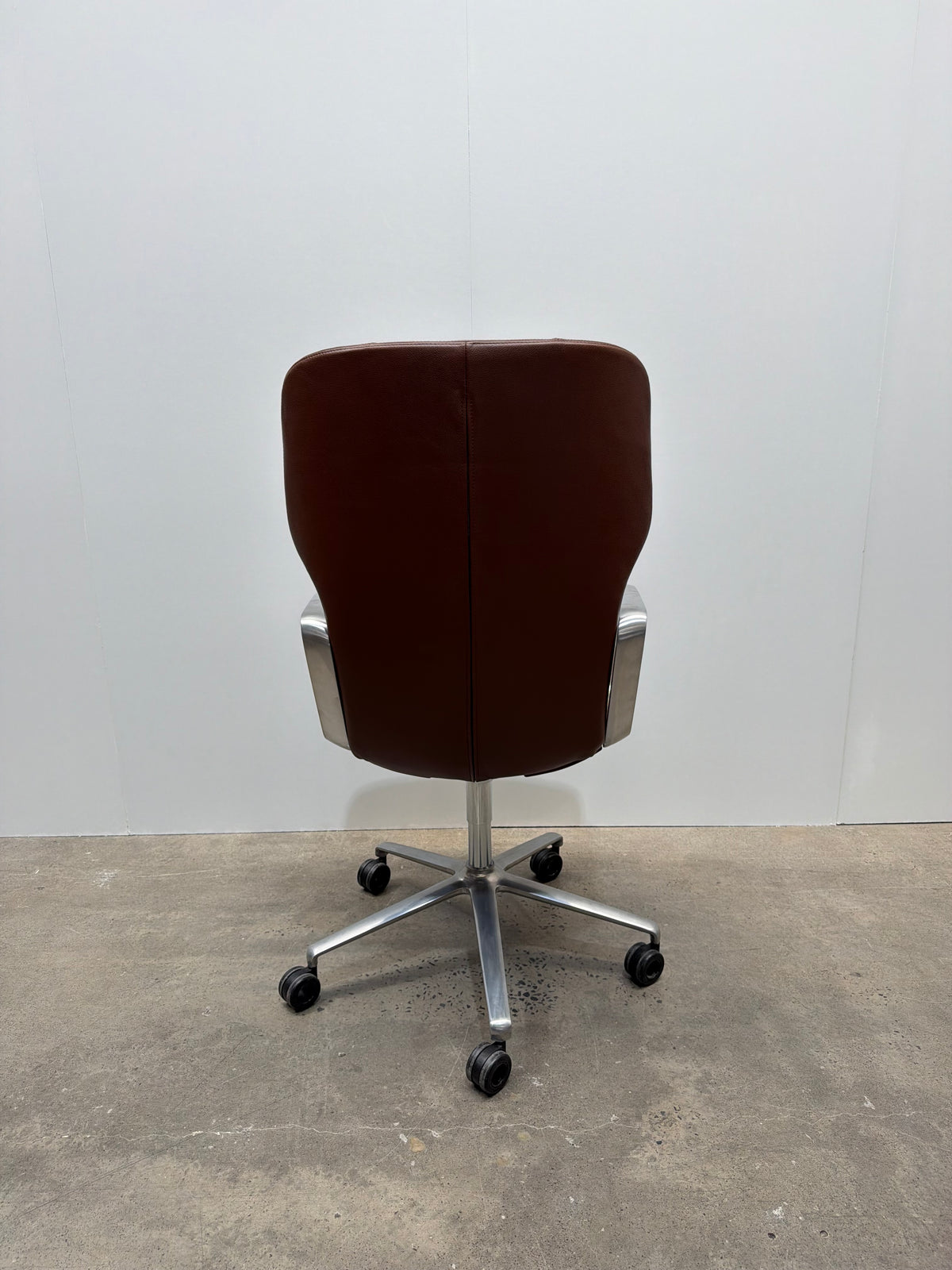 Wilkhahn Intra 295/7 Medium Back Conference Chair – Brown Leather | Ex-Showroom – view 5 – pre-owned