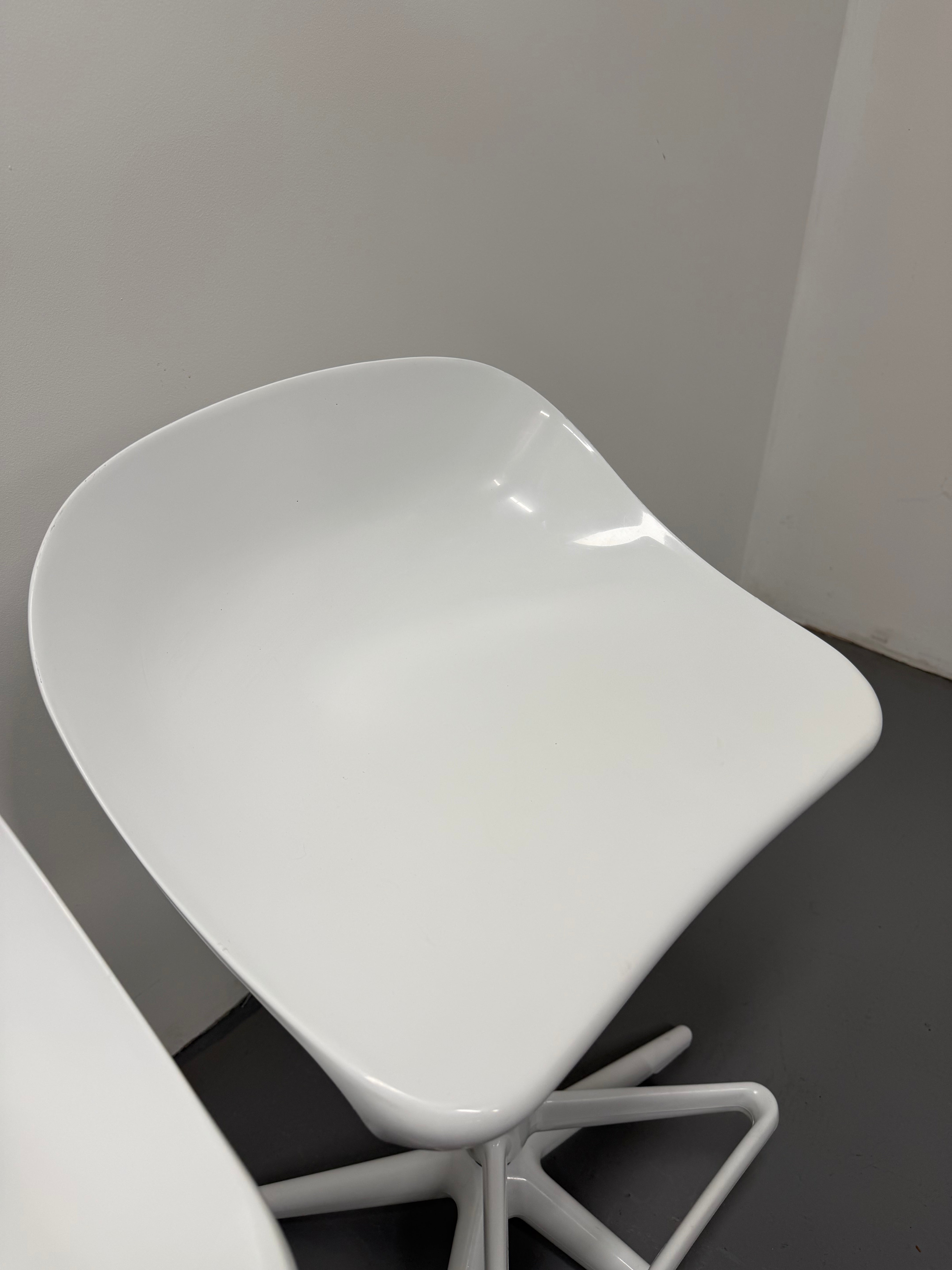 Kartell Spoon Bar Stool – White | Antonio Citterio & Toan Nguyen