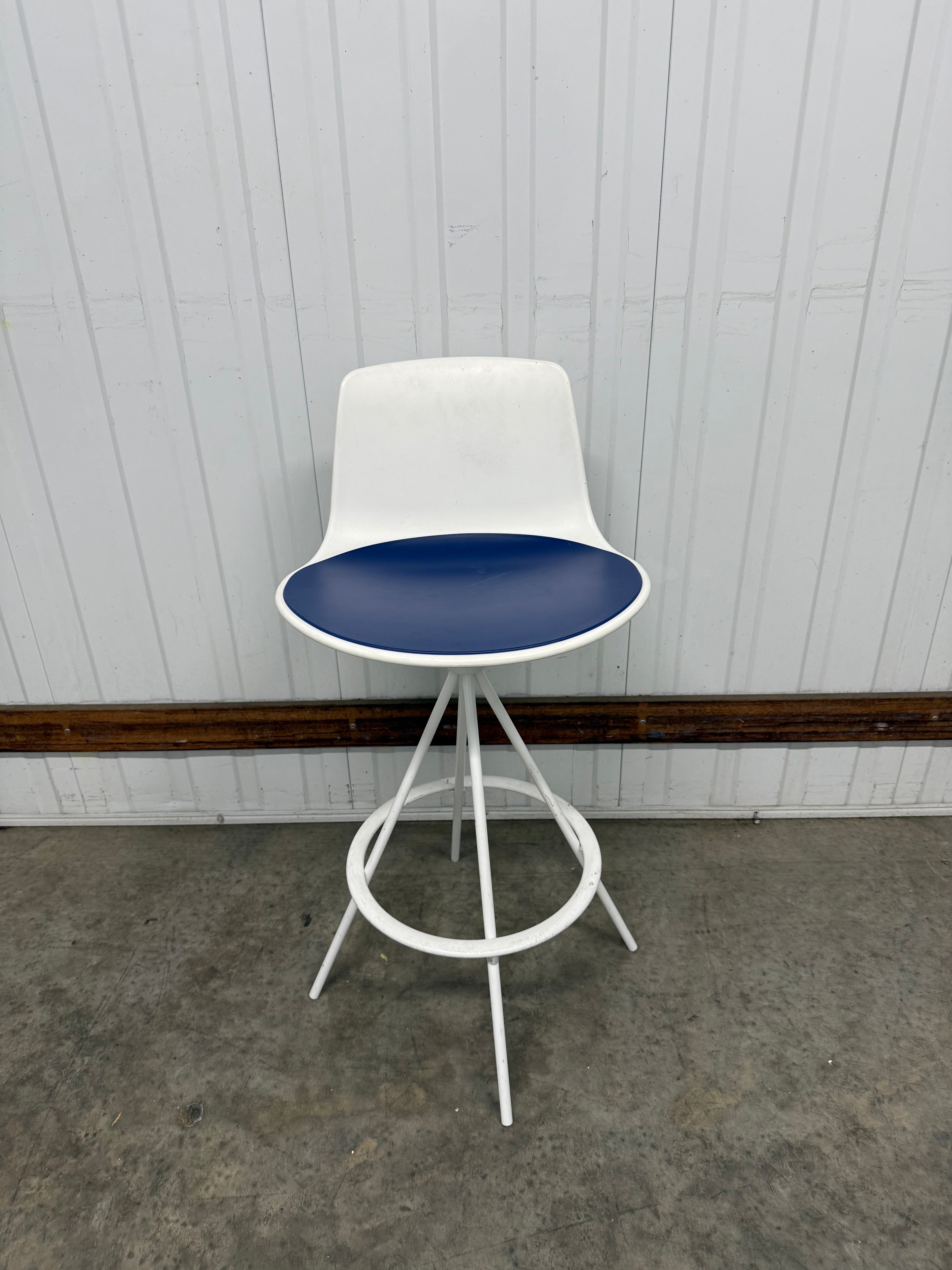Enea Lottus Barstool – White with Blue Seat Pad