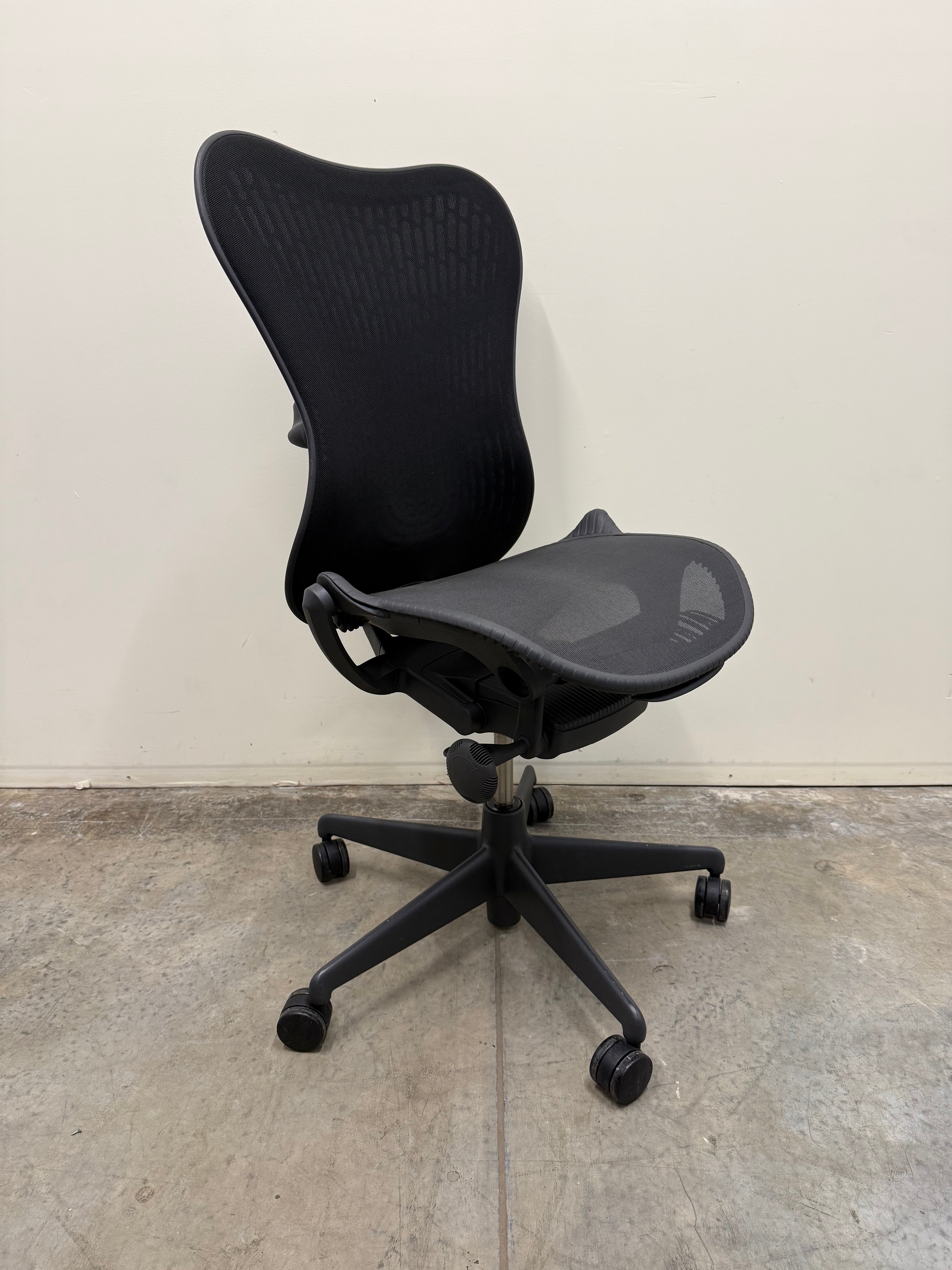 Herman Miller Mirra 2 Chair – No Arms / Black Mesh