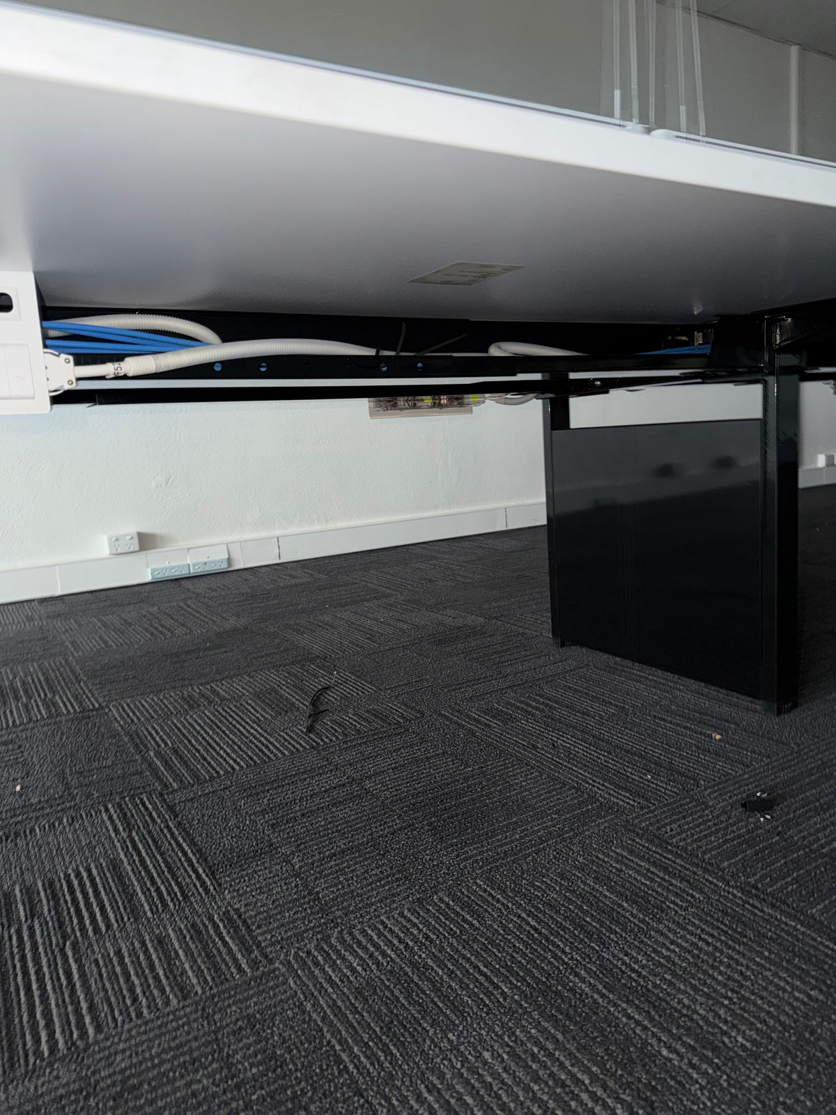 Krost 6 Person Back-to-Back Office Workstation Desk