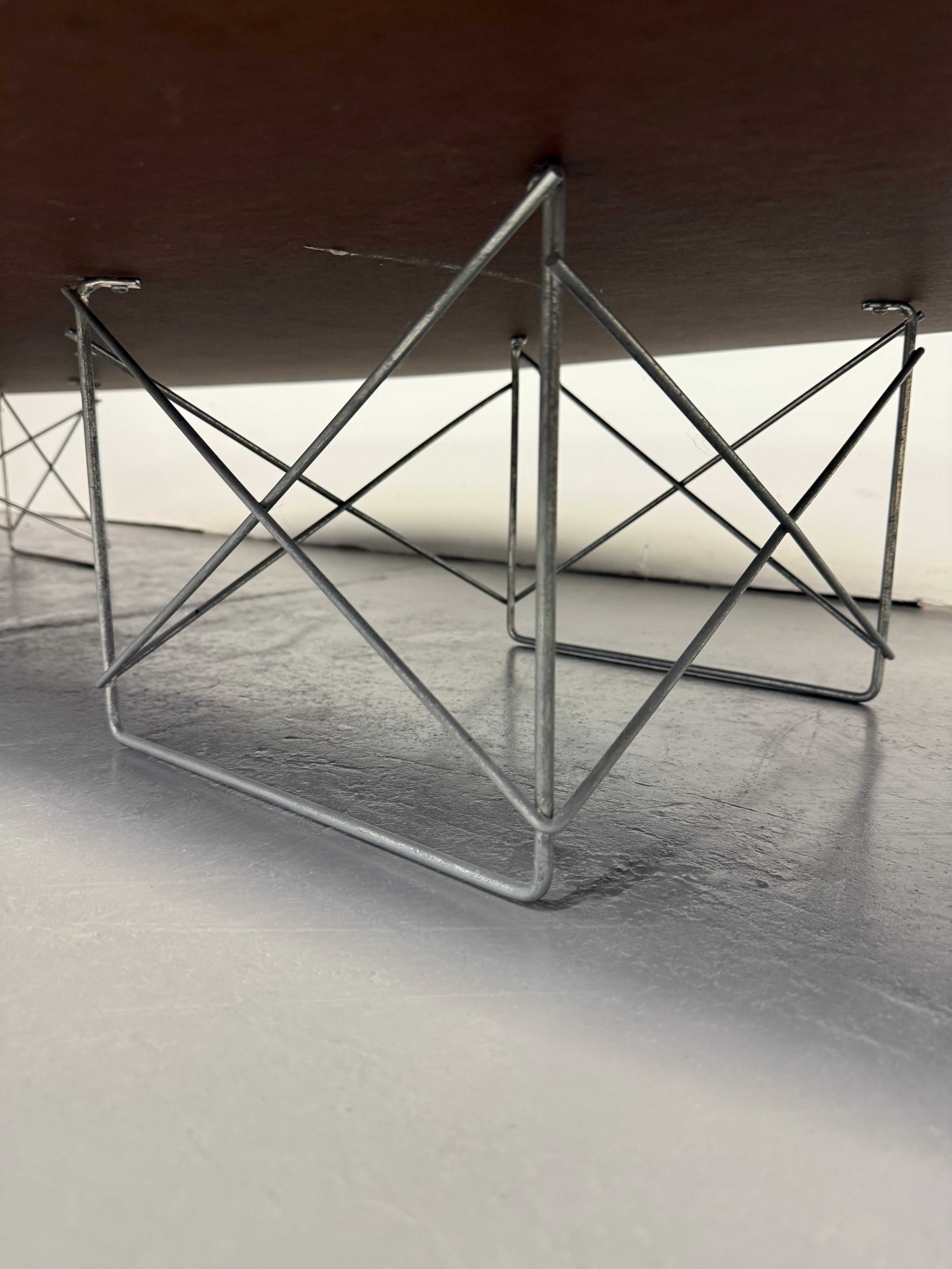 Eames Wire Base Elliptical Table – “Surfboard Table” by Herman miller