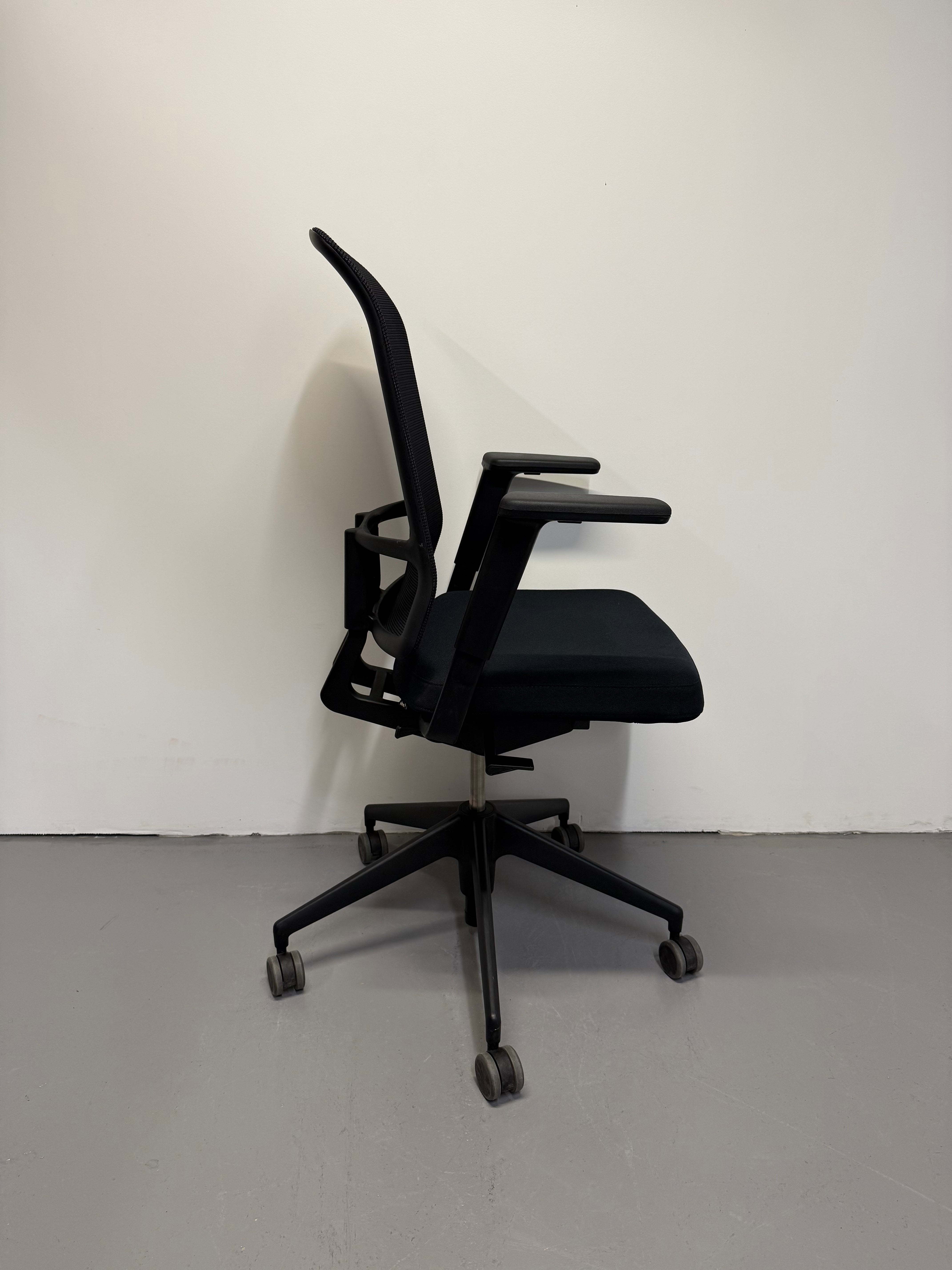 Vitra AM Chair – Ergonomic Task Chair by Alberto Meda - Ex Showroom Stock