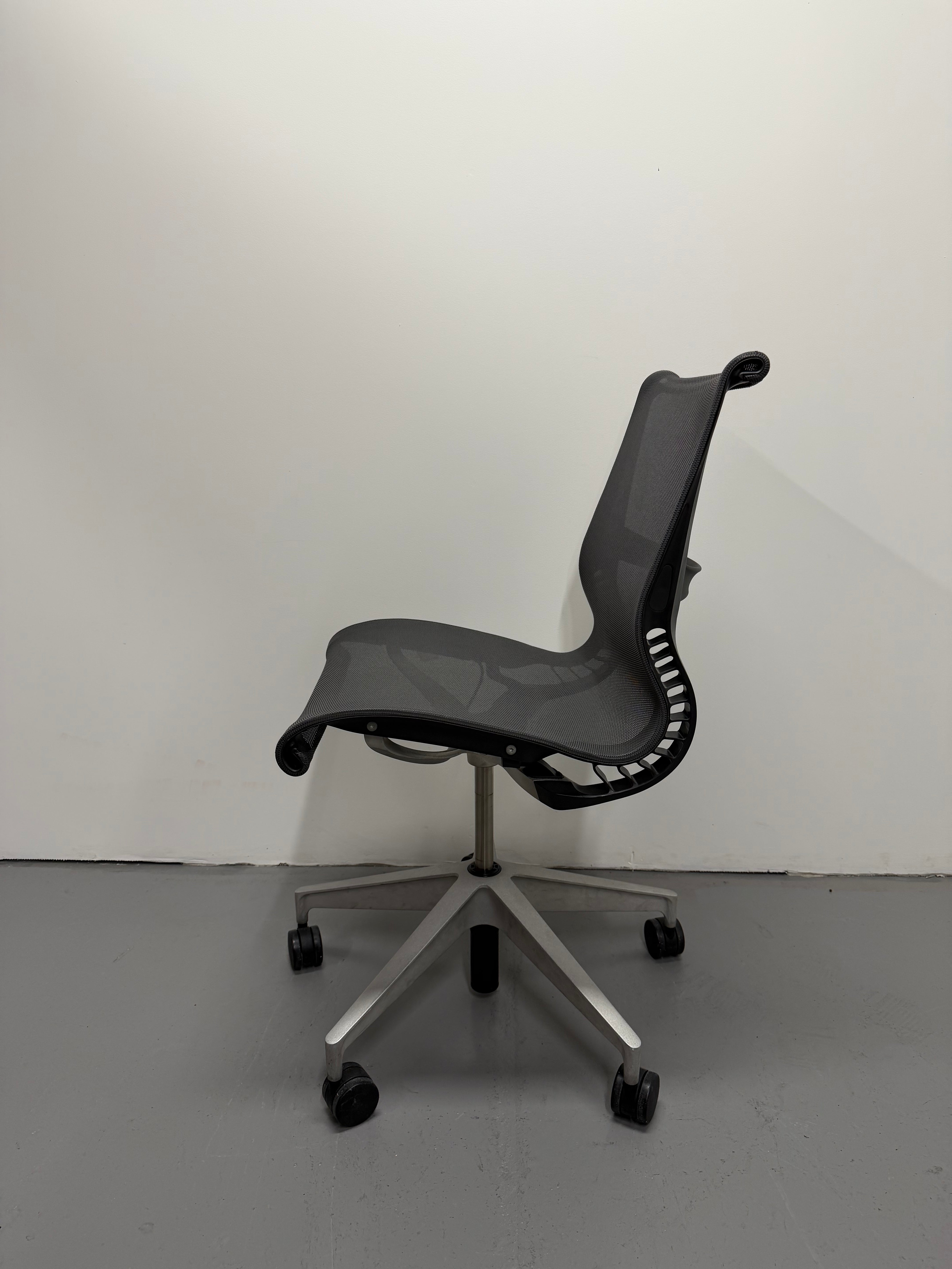 Herman Miller Setu Chair – Armless / Graphite Grey