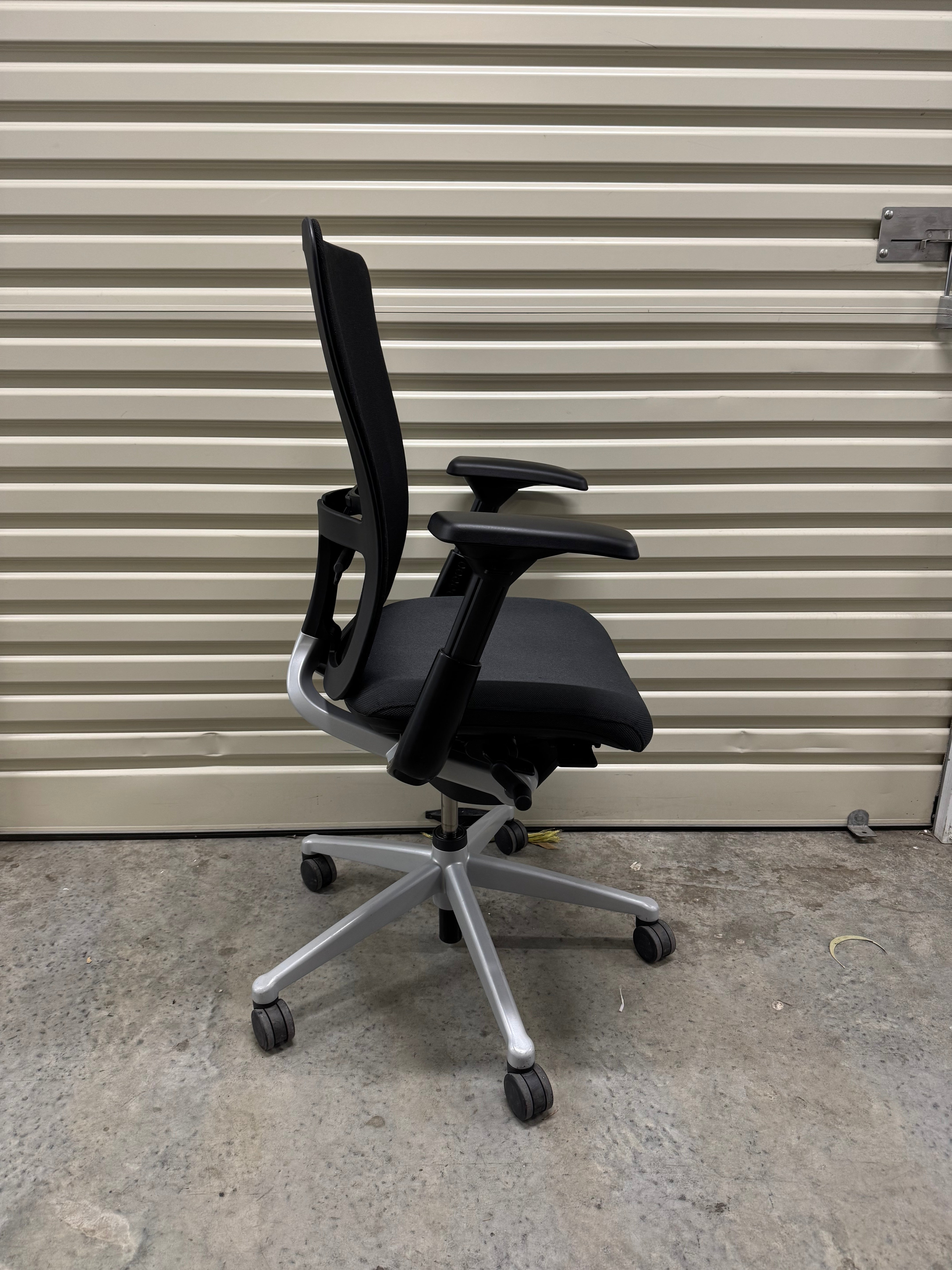 Haworth Zody Ergonomic Office Task chair with armrest