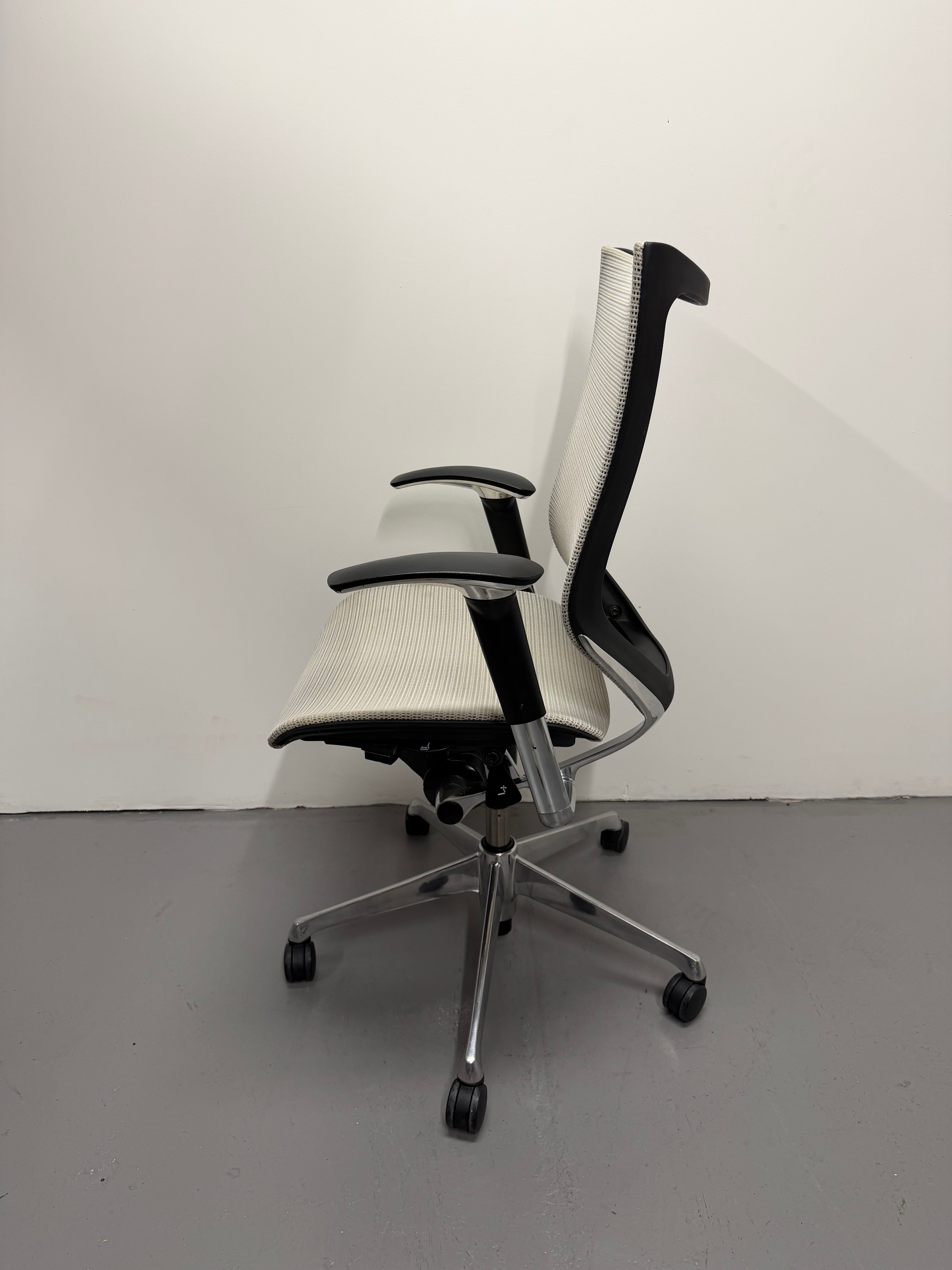 Okamura Baron Office Chair – Light Mesh Seat & Back / White Finish
