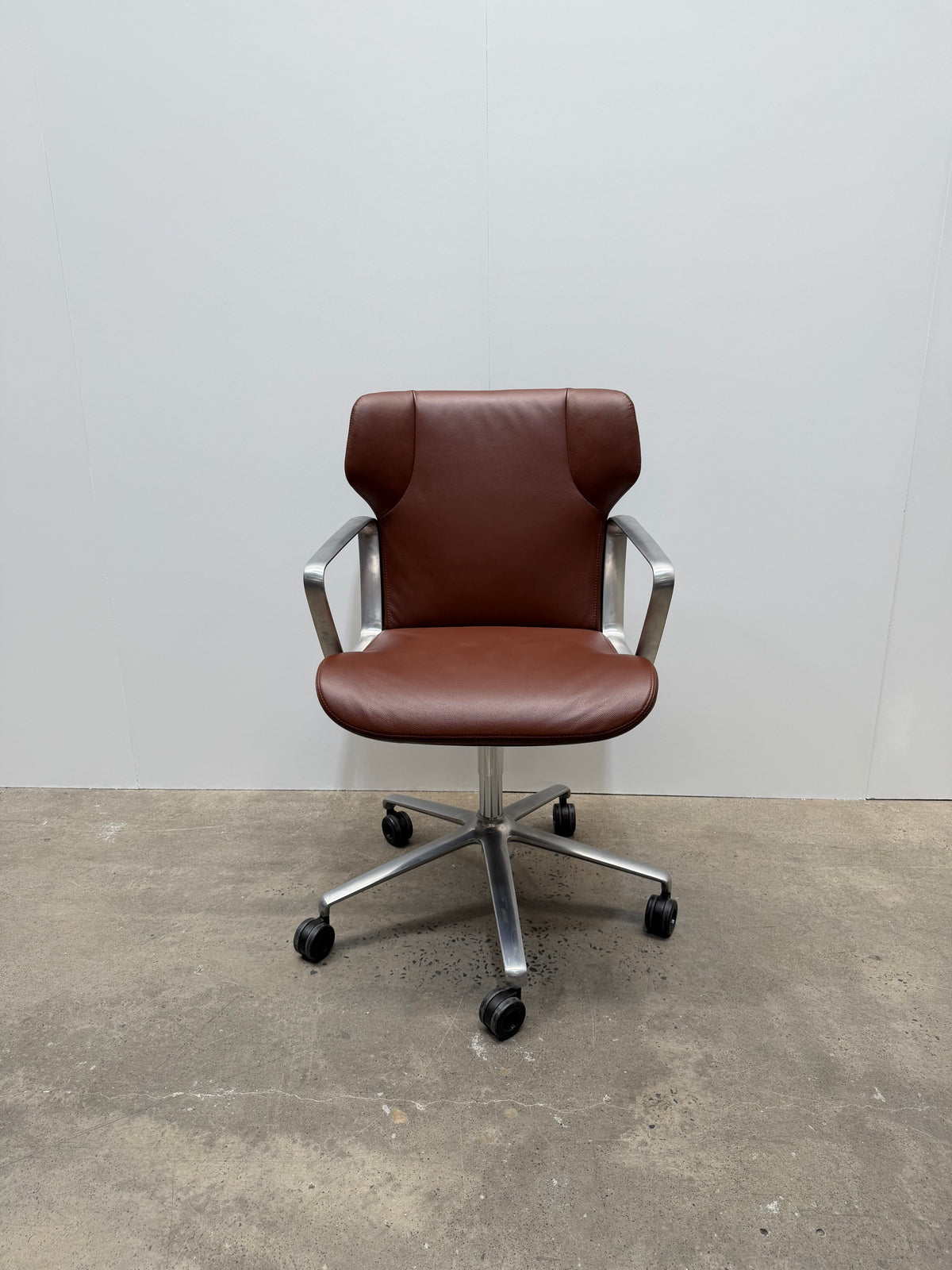 Wilkhahn Intra 295/6 Conference Chair – Brown Leather – view 1 – ex-showroom