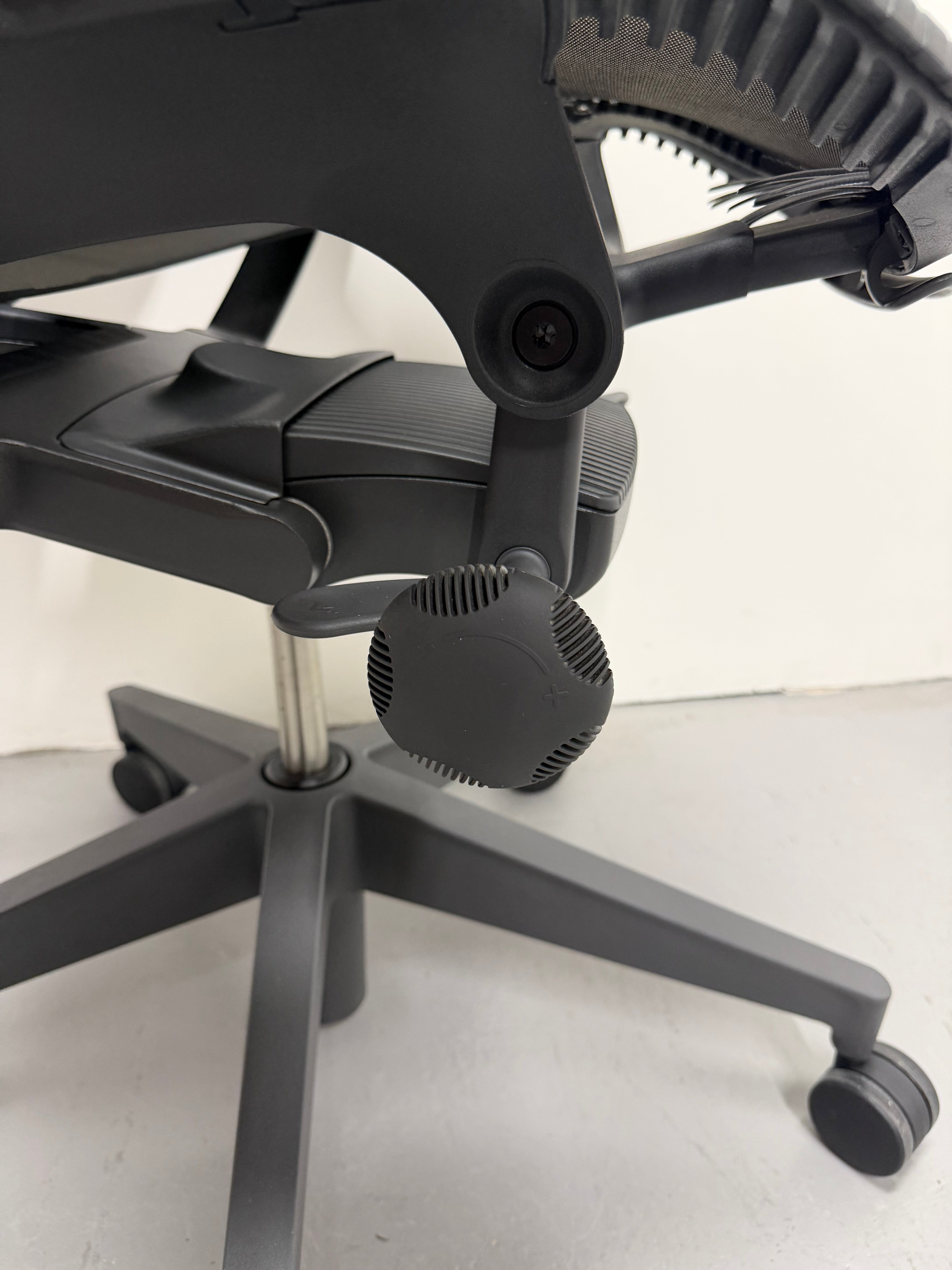 Herman Miller Mirra 2 Task Chair | Graphite - Butterfly Suspension (Upholstered Back)
