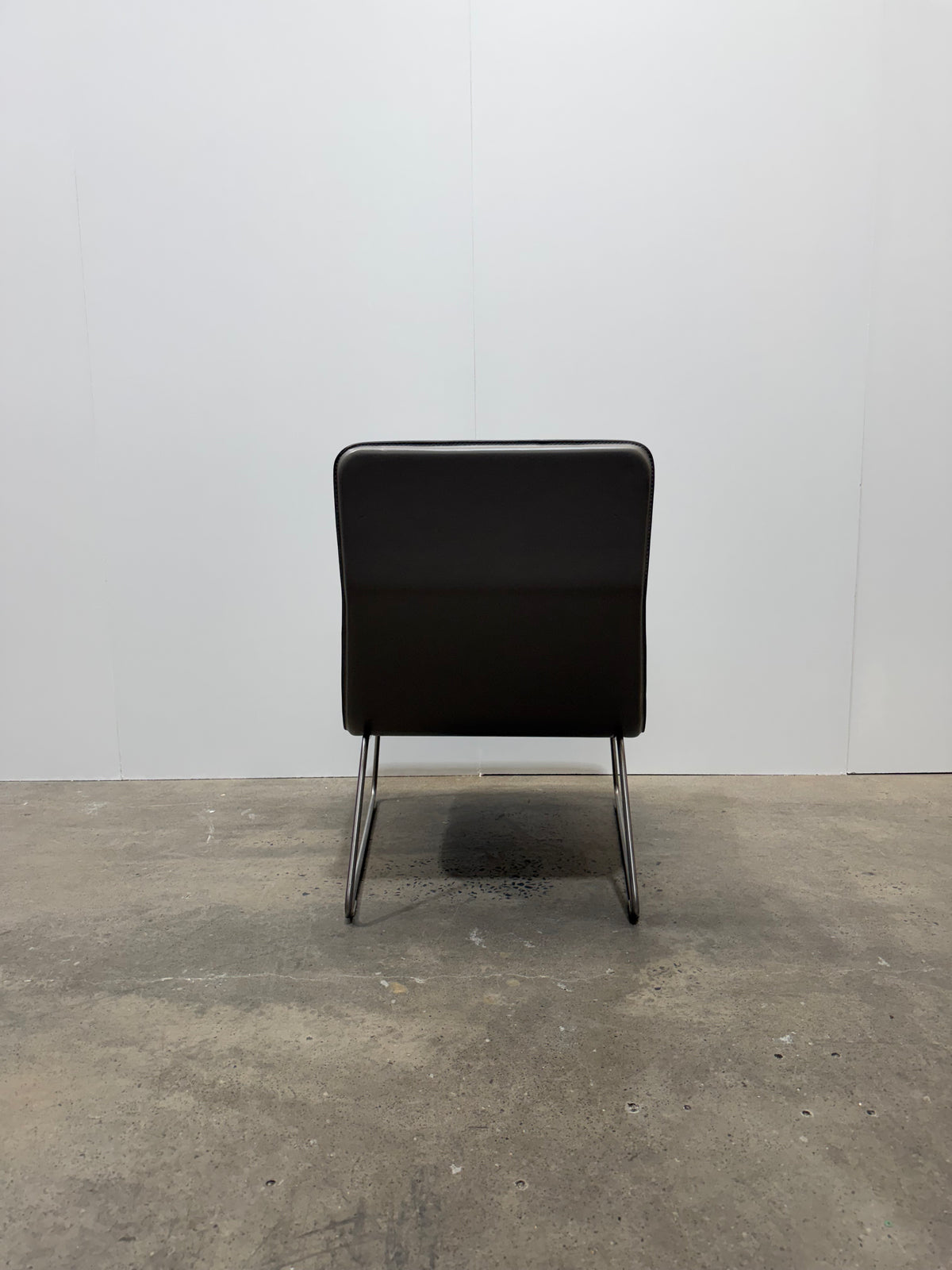 Cappellini Low Pad Lounge Chair by Jasper Morrison – Taupe Leather – view 9 – pre-owned