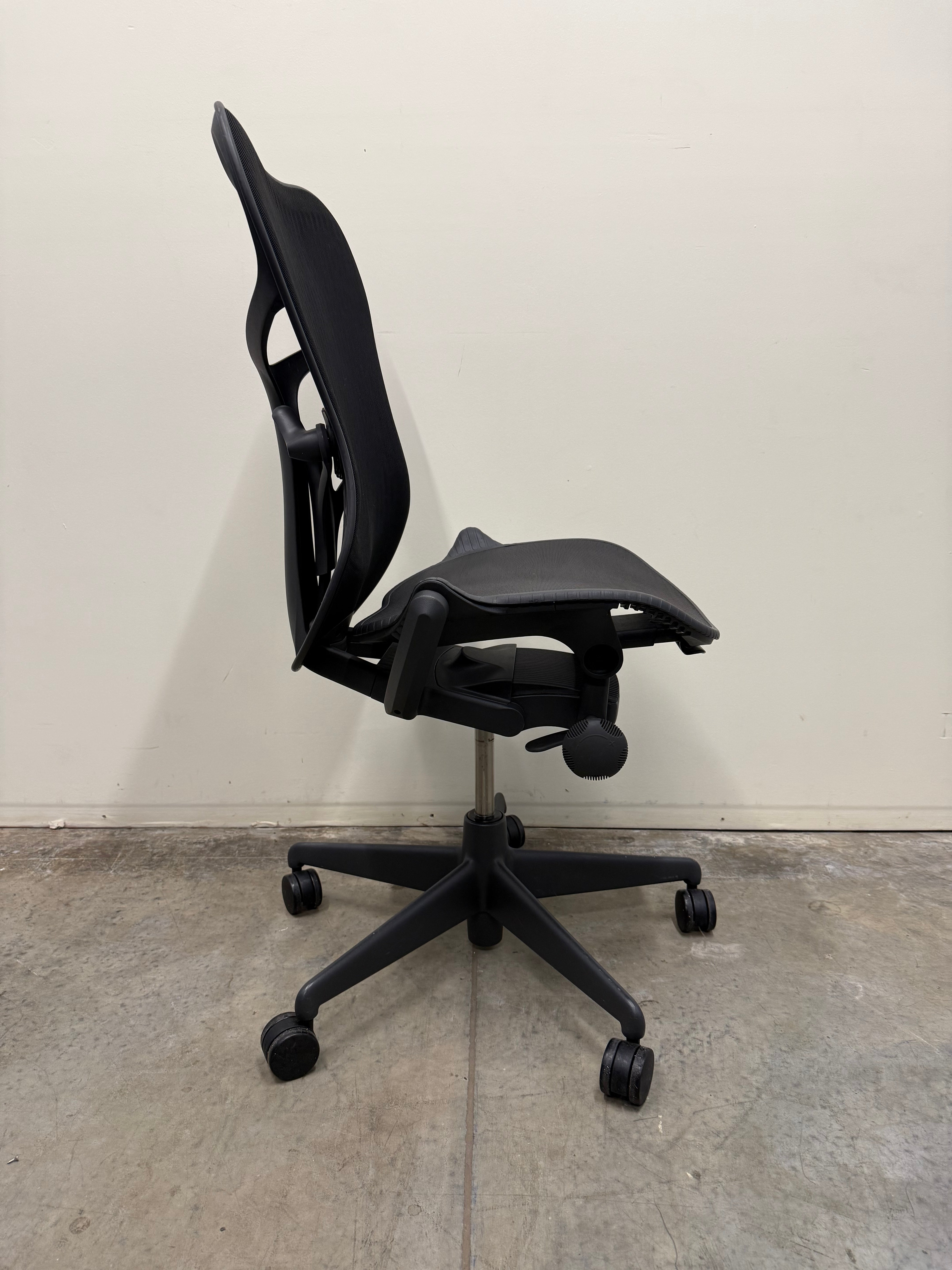 Herman Miller Mirra 2 Chair – No Arms / Black Mesh