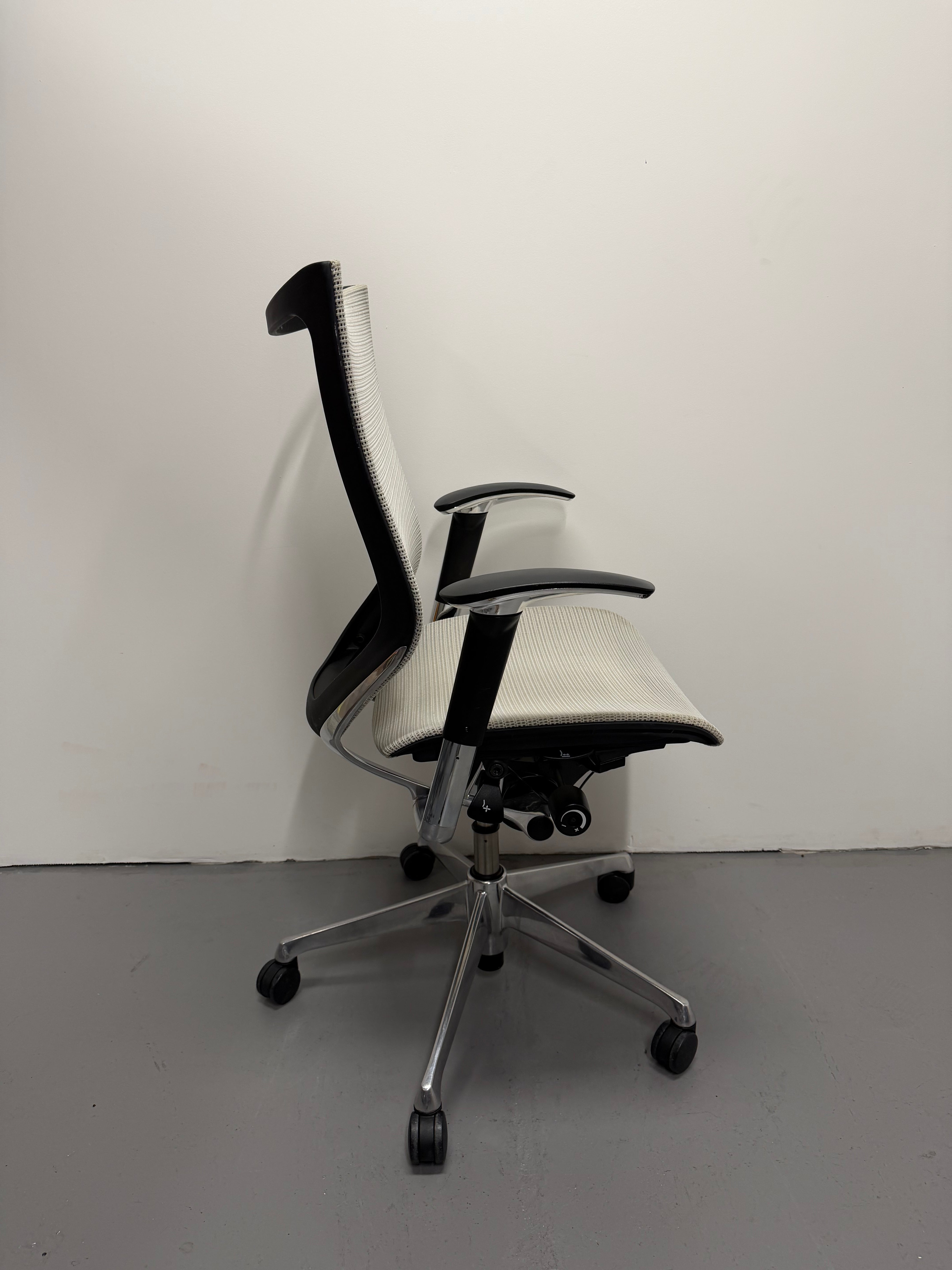 Okamura Baron Office Chair – Light Mesh Seat & Back / White Finish