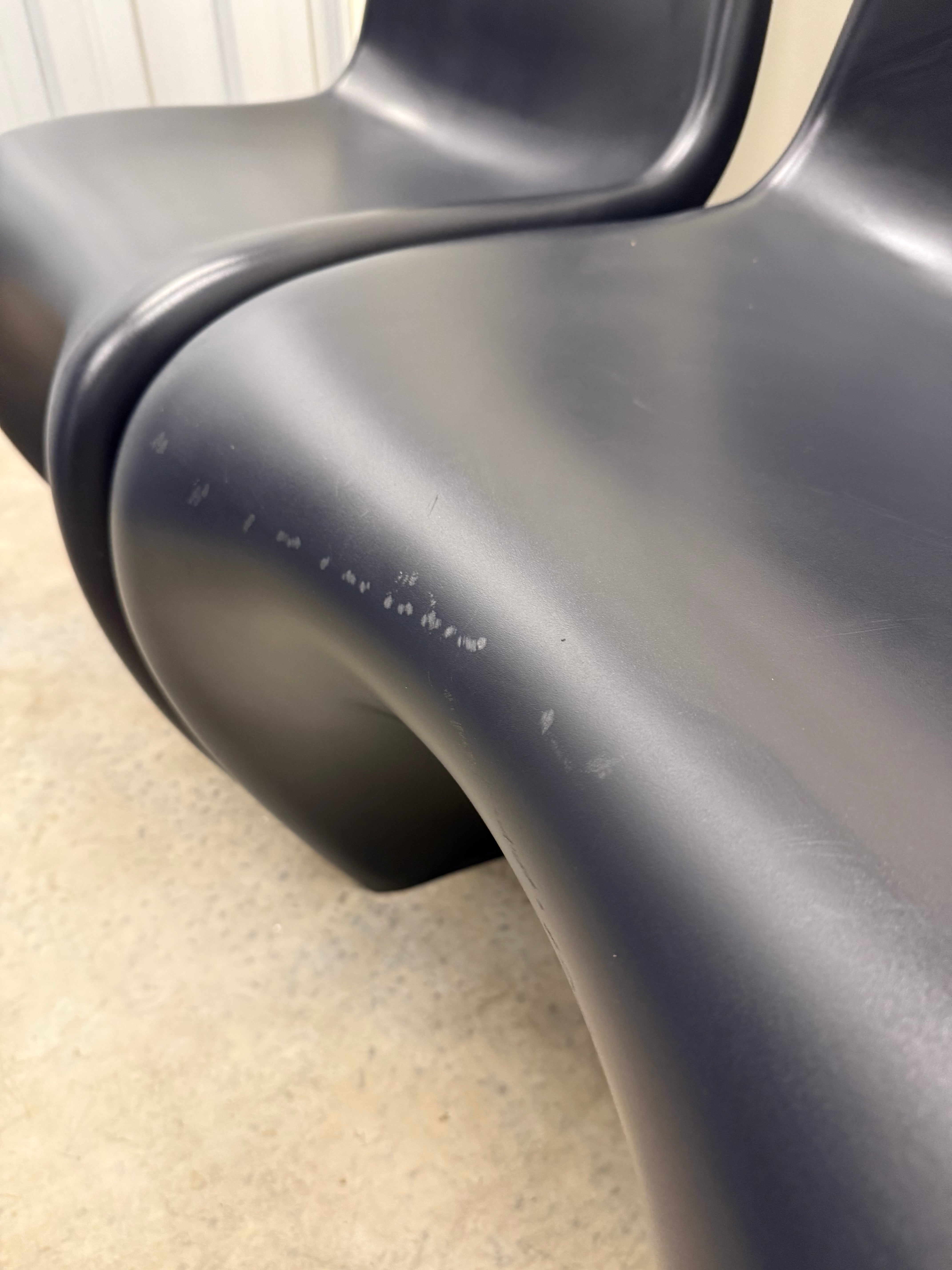 Vitra Panton Chair – Black / Plastic Shell