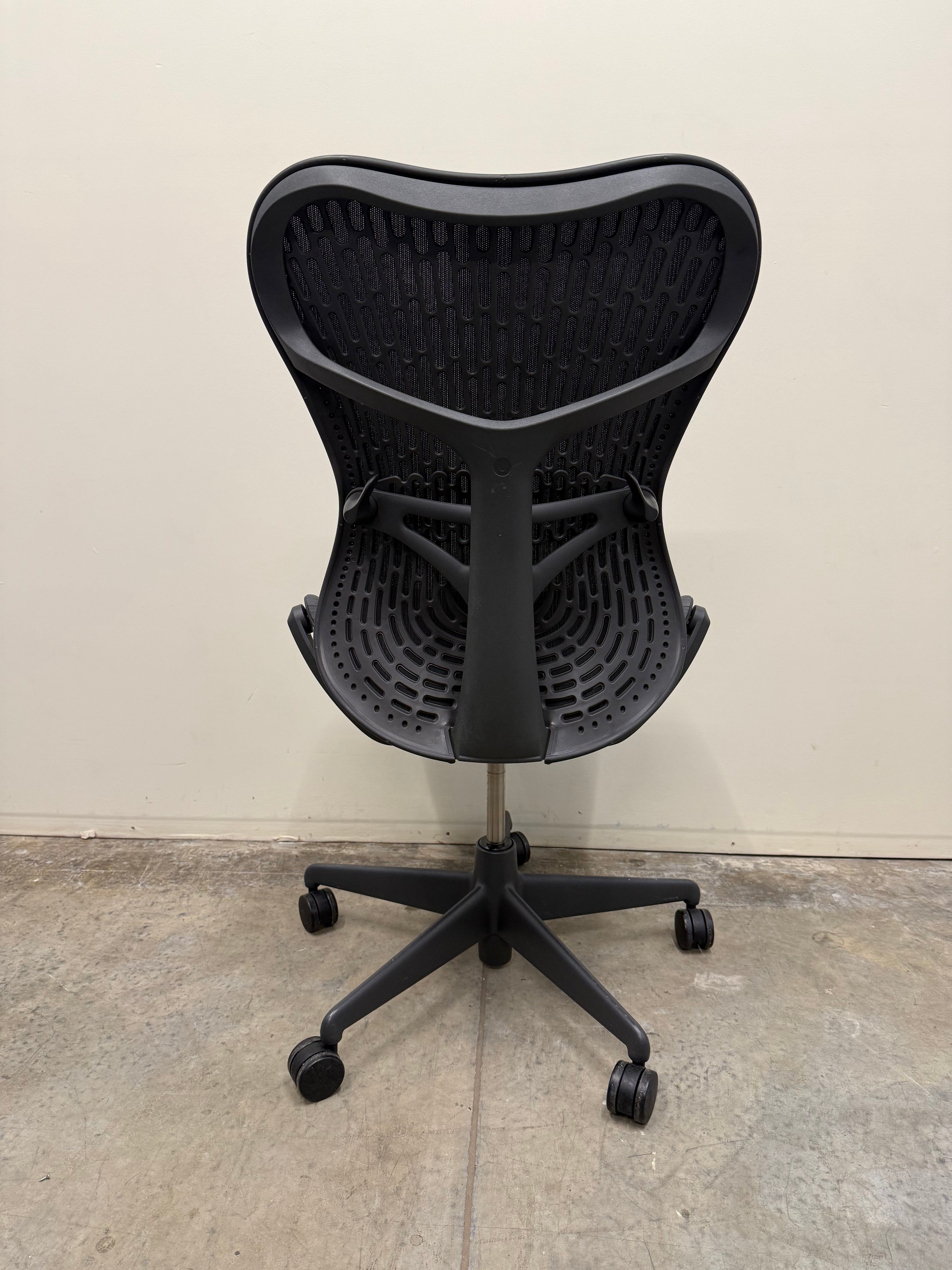 Herman Miller Mirra 2 Chair – No Arms / Black Mesh