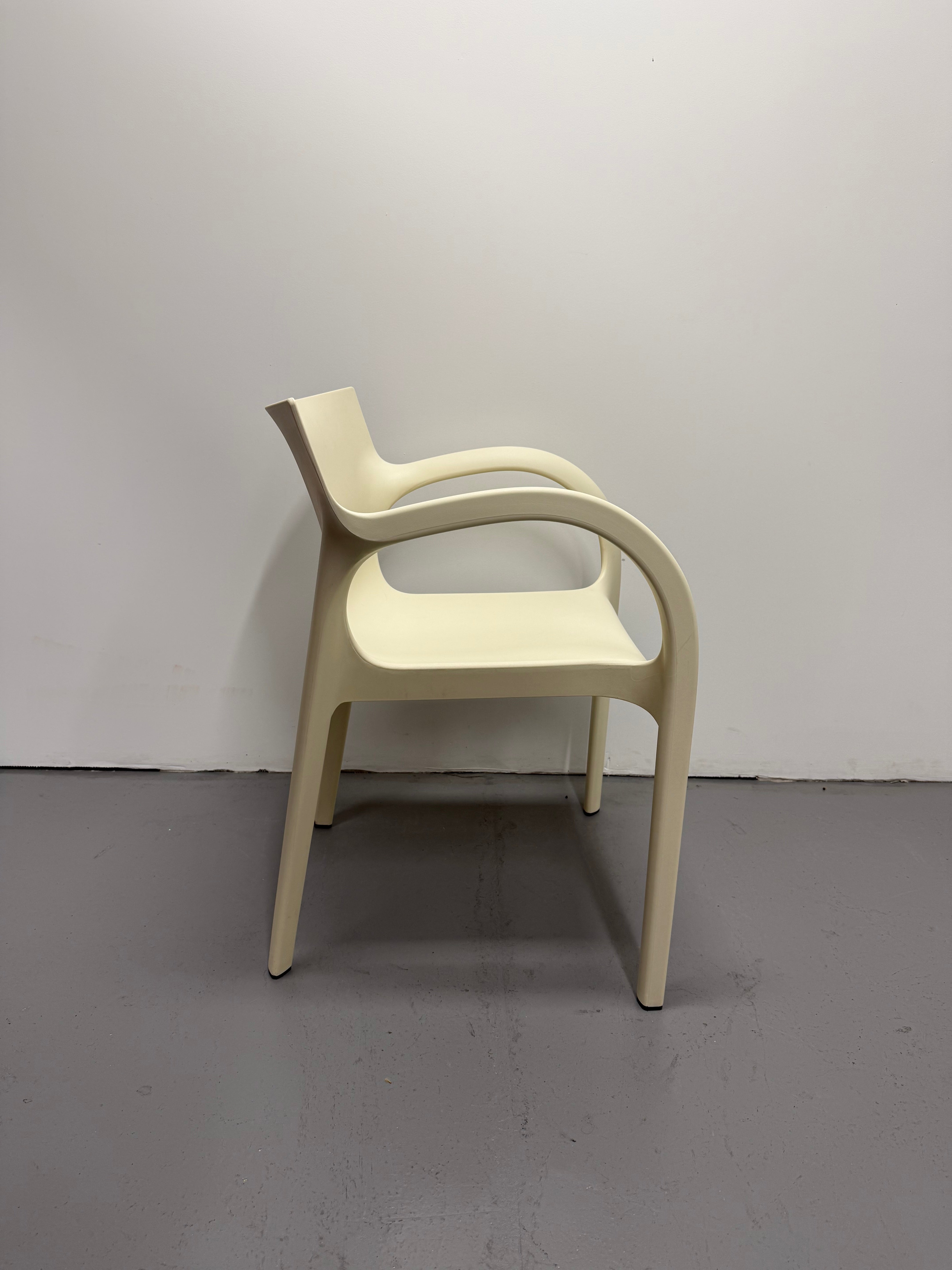 Segis Poppy Star Outdoor Chair – White (4-Leg Base)