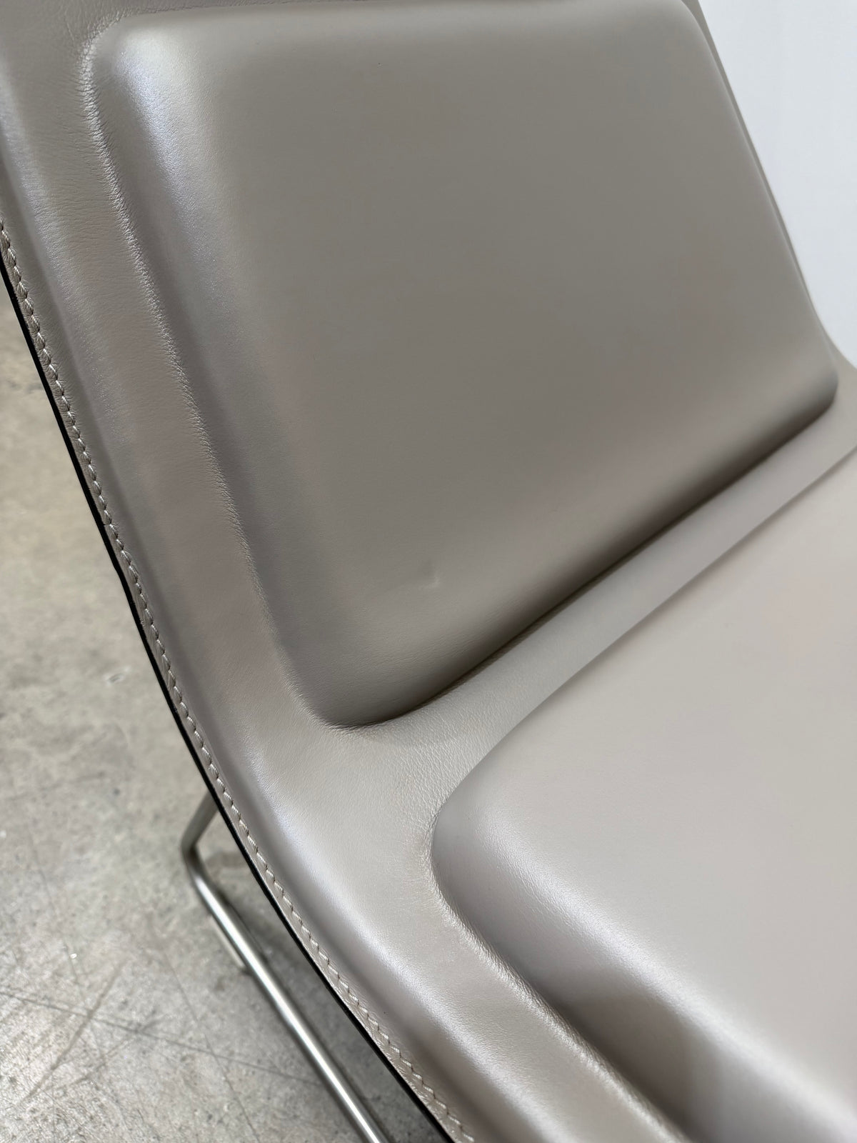 Cappellini Low Pad Lounge Chair by Jasper Morrison – Taupe Leather – view 7 – pre-owned