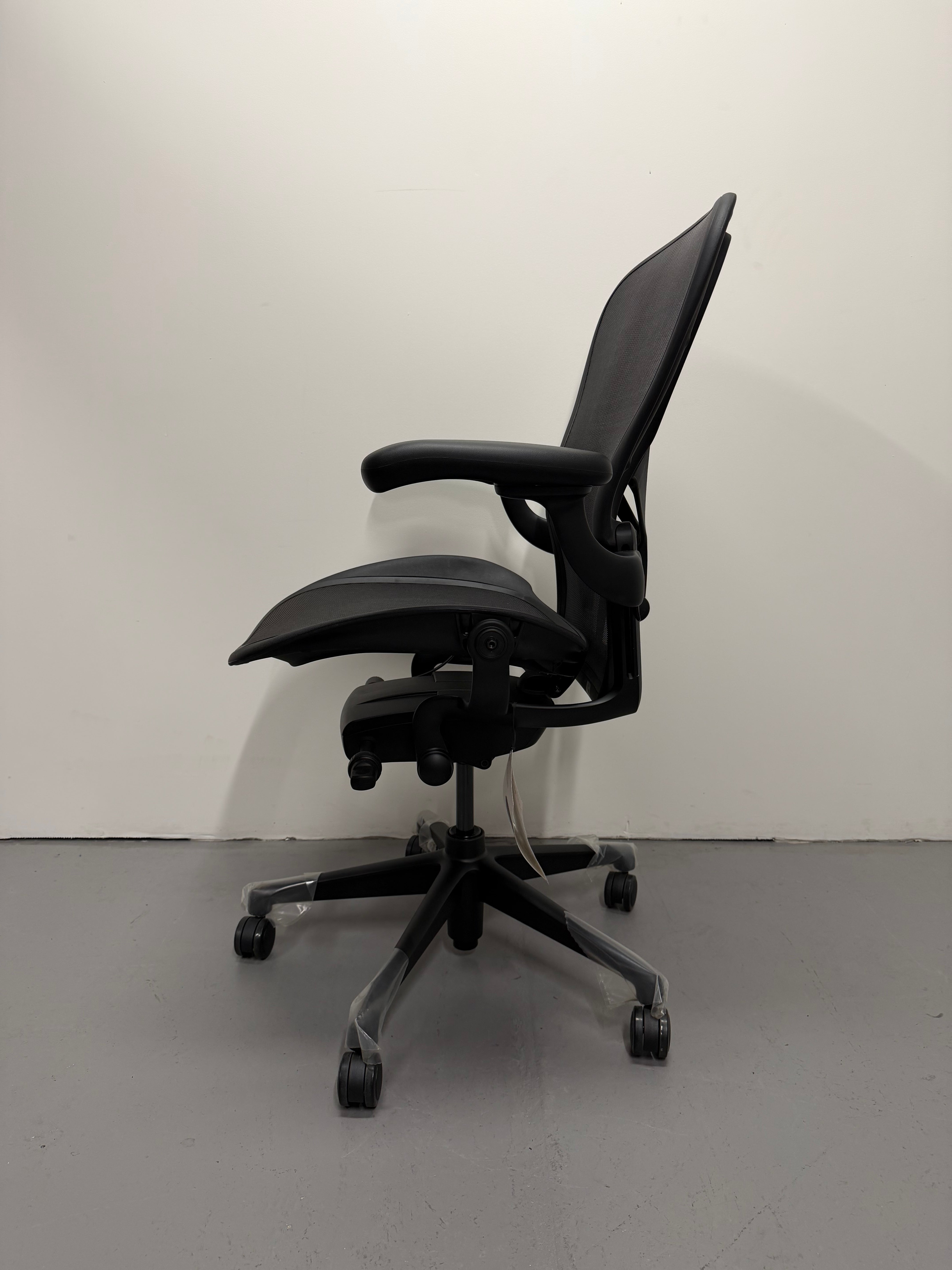 Herman Miller Aeron Remastered Size C Chair in Onyx | Ex-Showroom