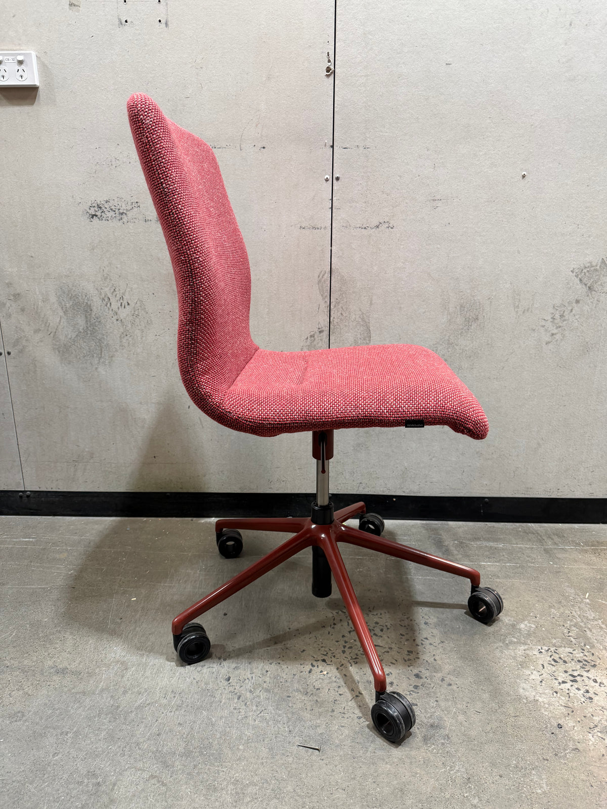 Wilkhahn Decide 296/6 Swivel Office Chair – Red Fabric / Red Base | Ex-Showroom
