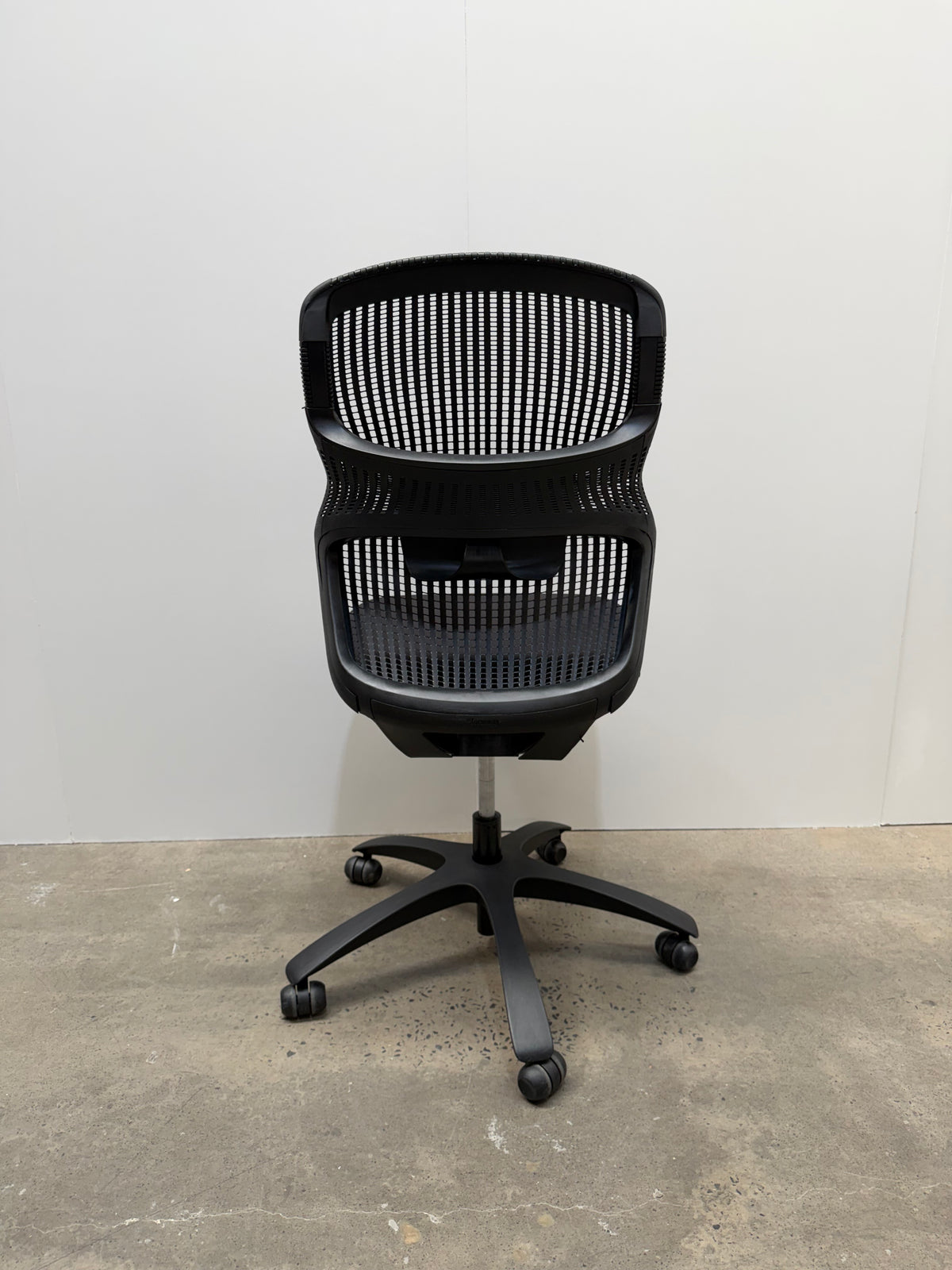 Knoll Generation Ergonomic Office Task Chair by Formway – Black, No Arms – view 6 – pre-owned
