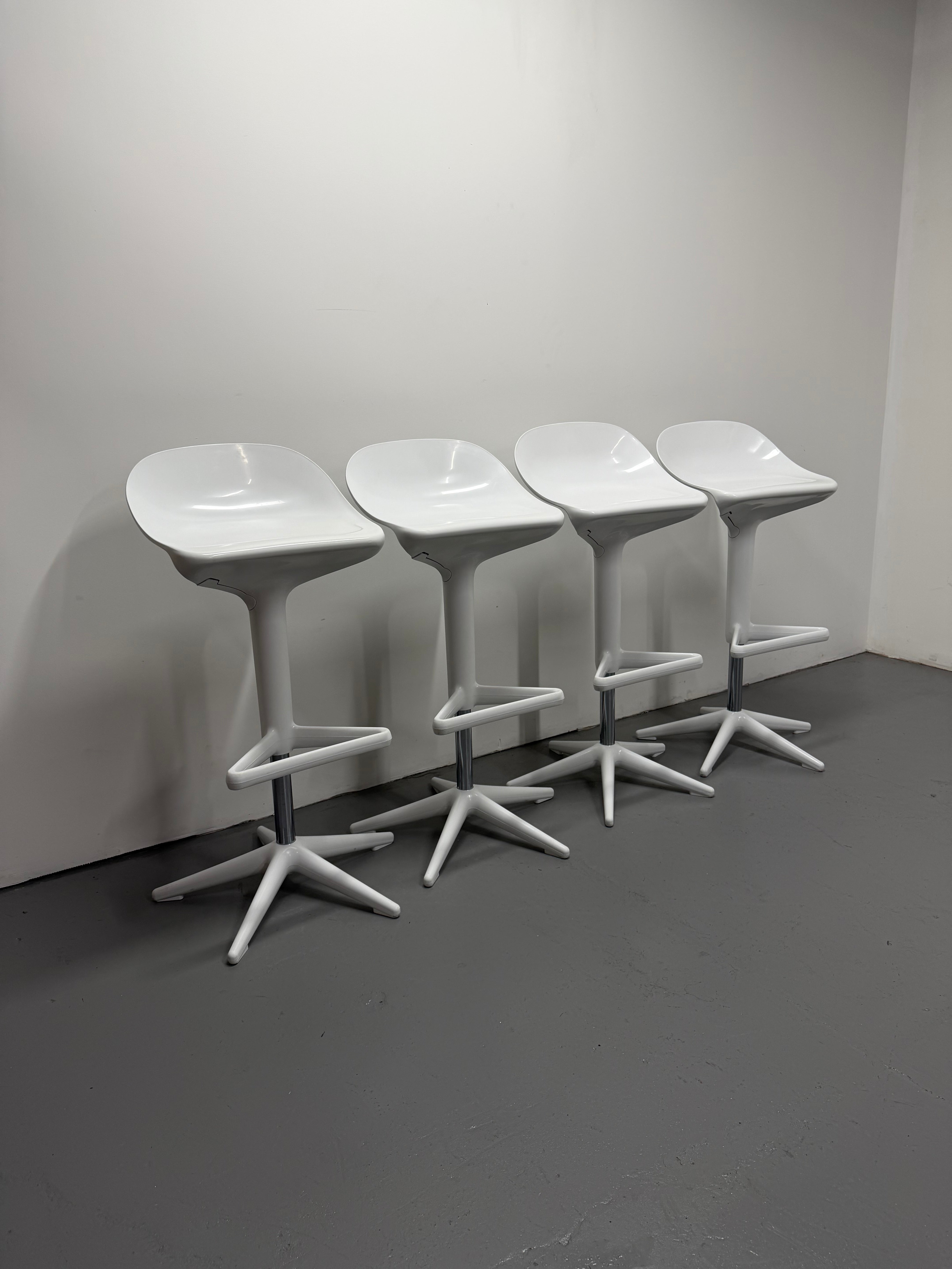 Kartell Spoon Bar Stool – White | Antonio Citterio & Toan Nguyen