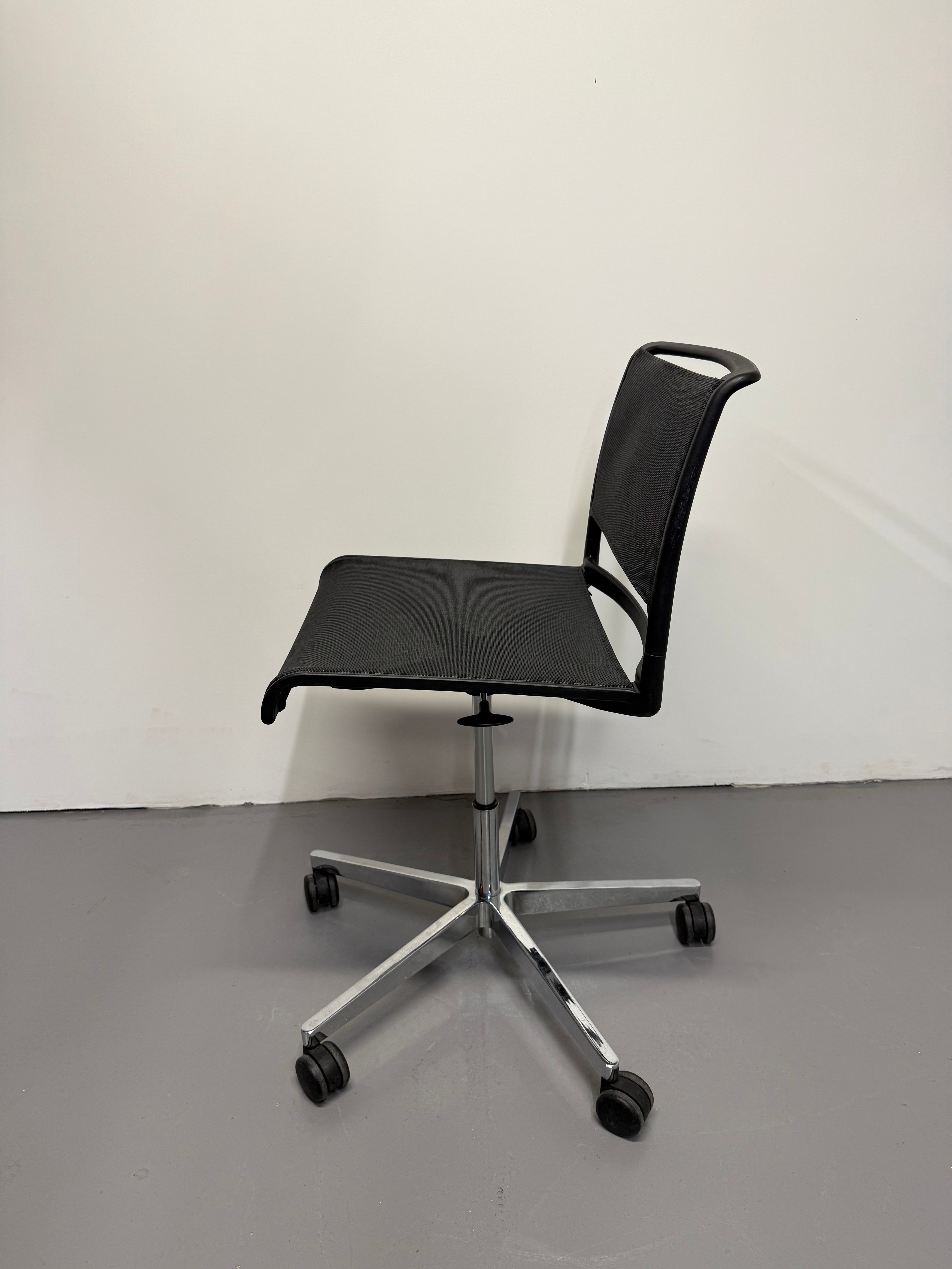 Aline 232/1 swivel Conference Chair by Wilkhahn