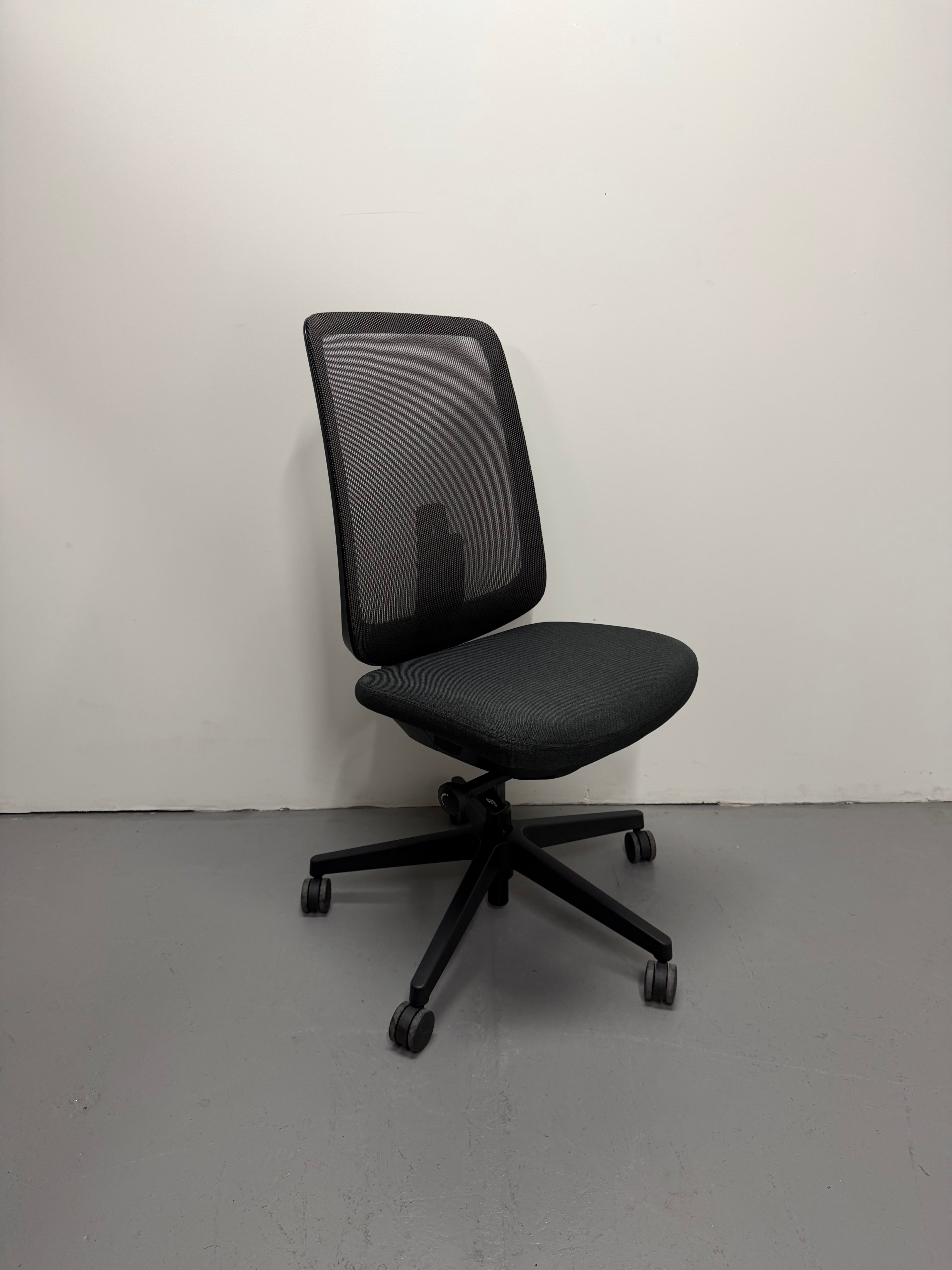 Herman Miller Verus Suspension Back Task Chair - No Arms