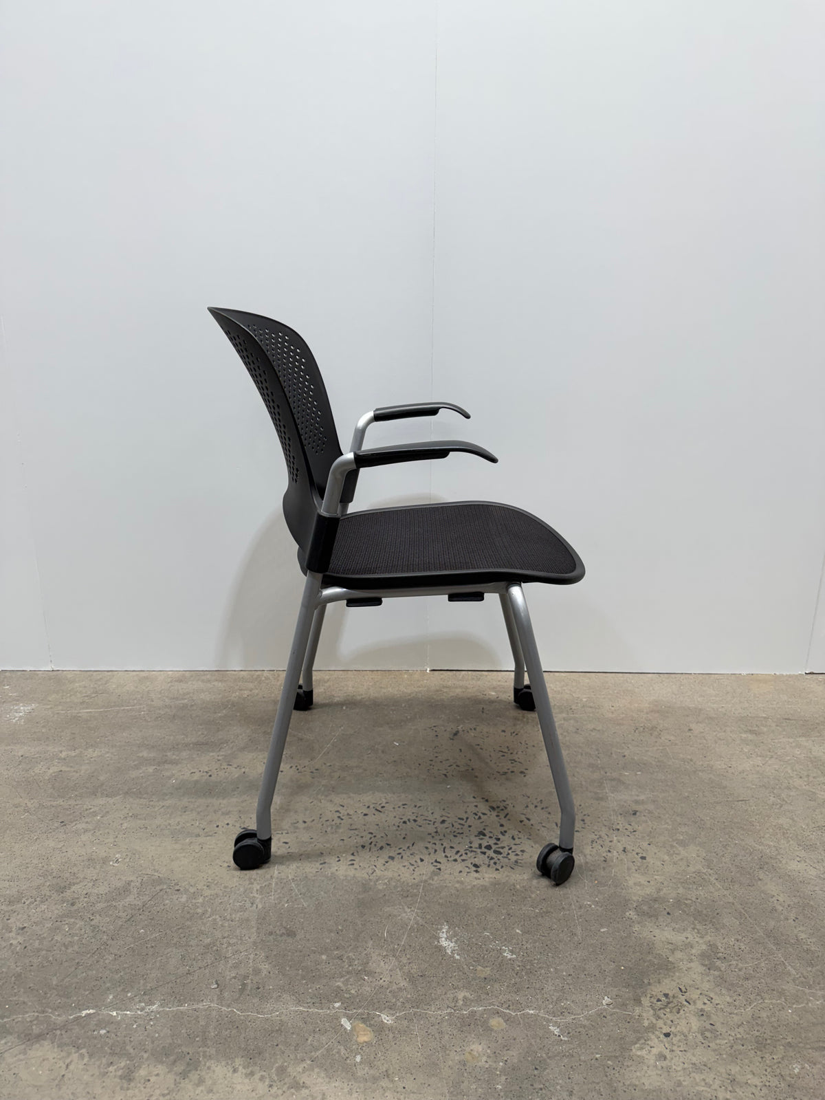 Herman Miller Caper Stacking Chair – Black Flexnet Seat, Fixed Arms, Castors – view 4 – pre-owned
