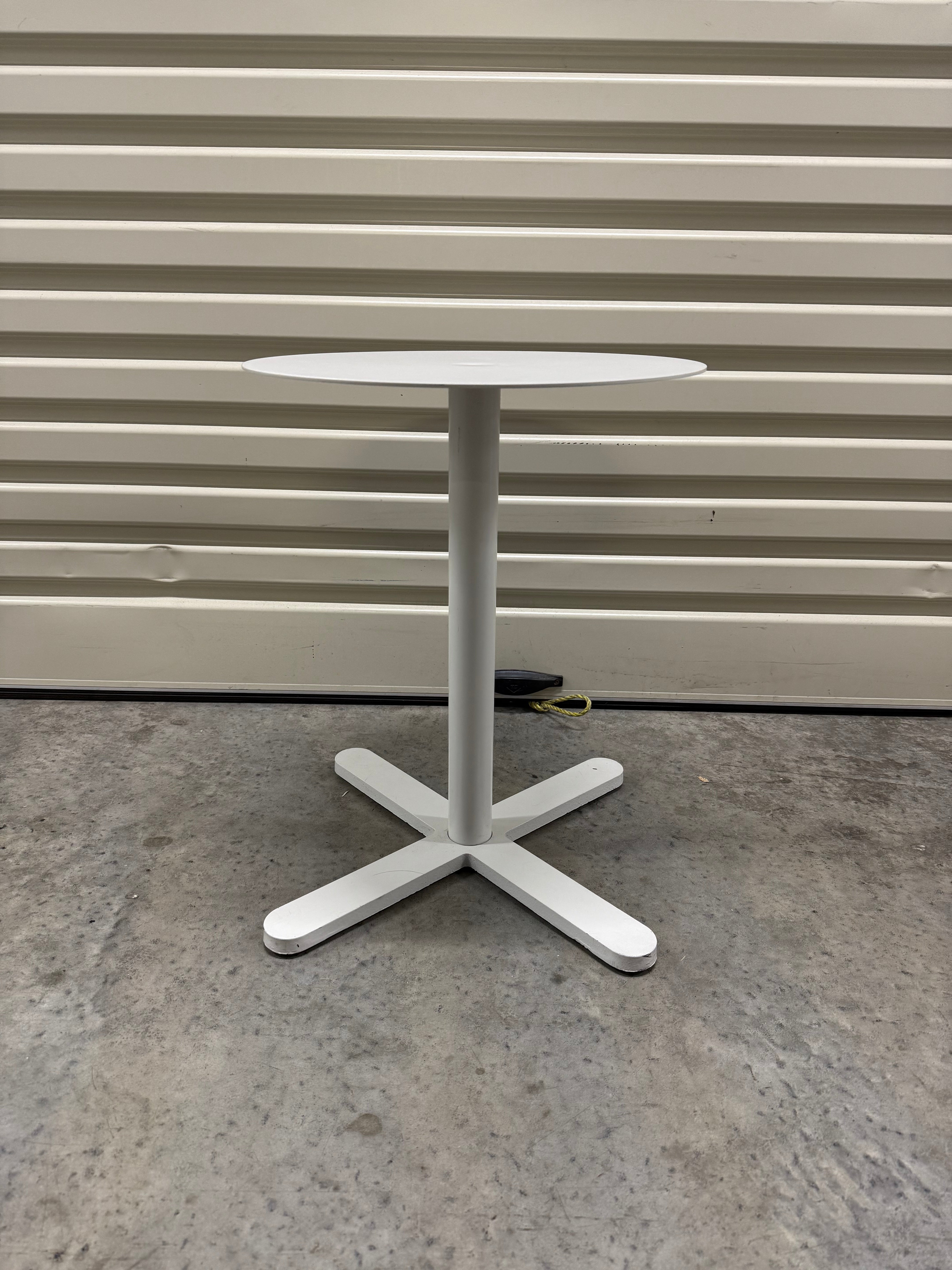 Mobles 114 Barcelona Hulot table by Joan Gaspar - White