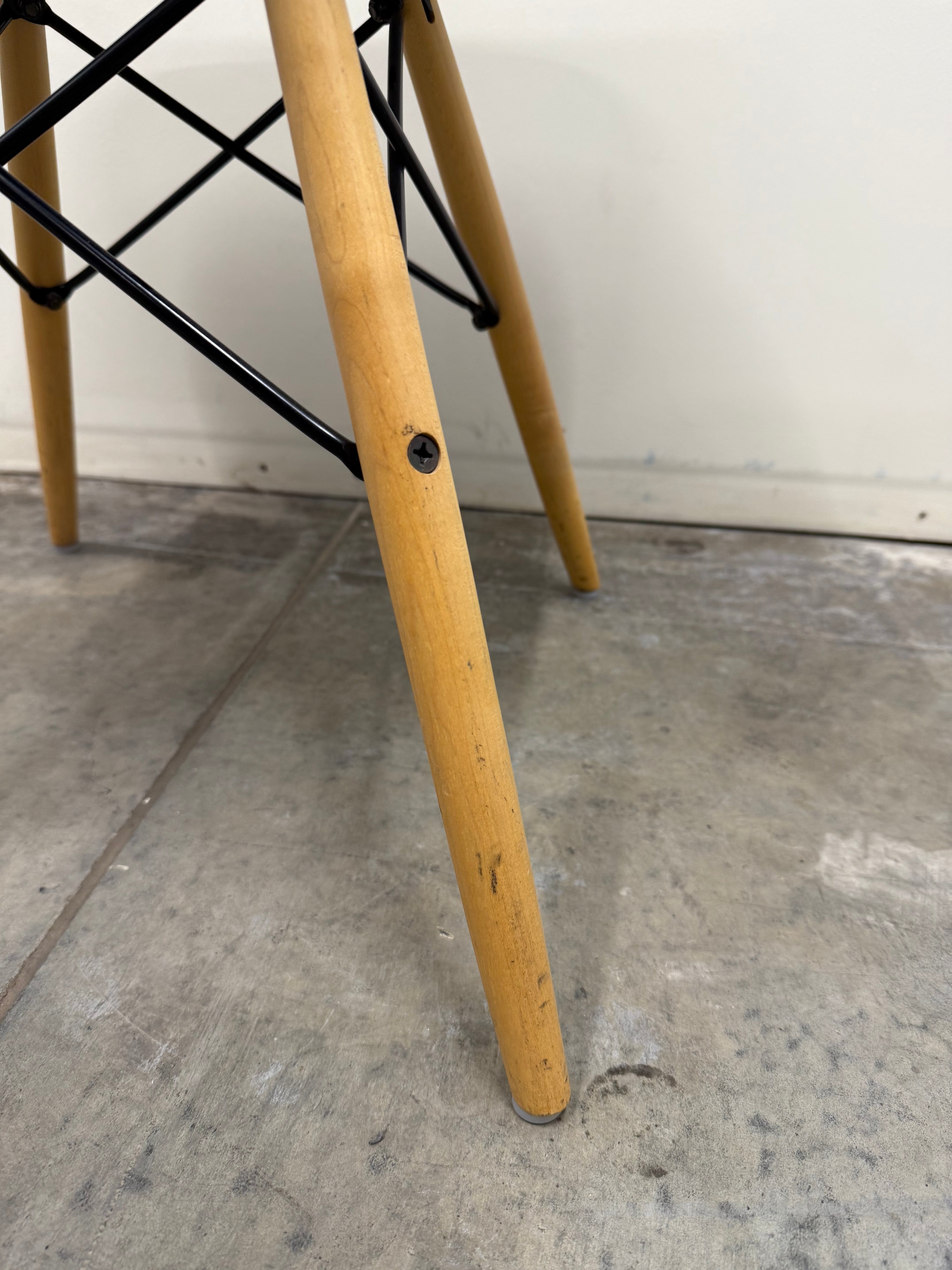 Eames Molded Plastic Side Chair by Herman Miller – Sparrow / Wood Dowel Base