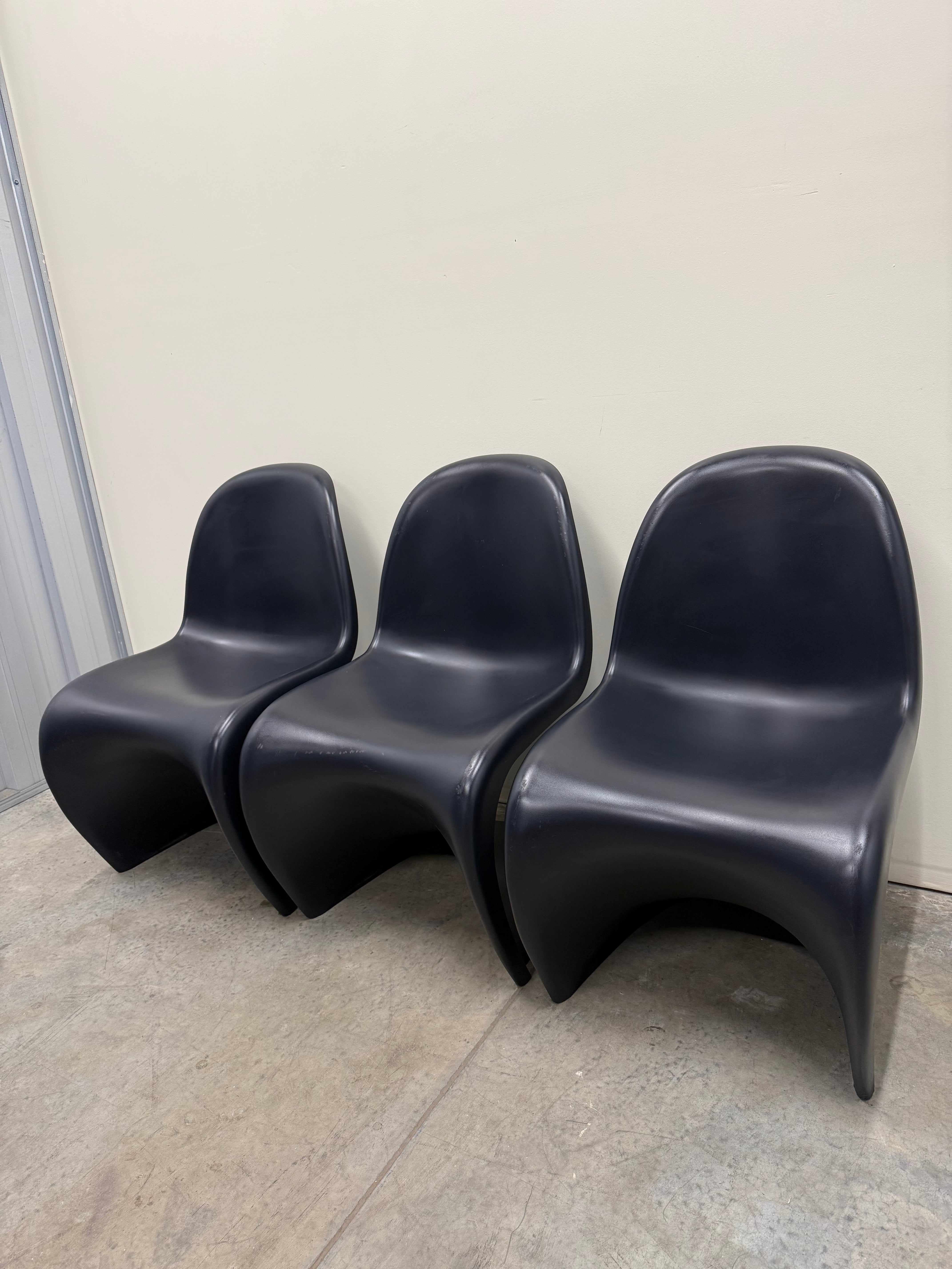 Vitra Panton Chair – Black / Plastic Shell