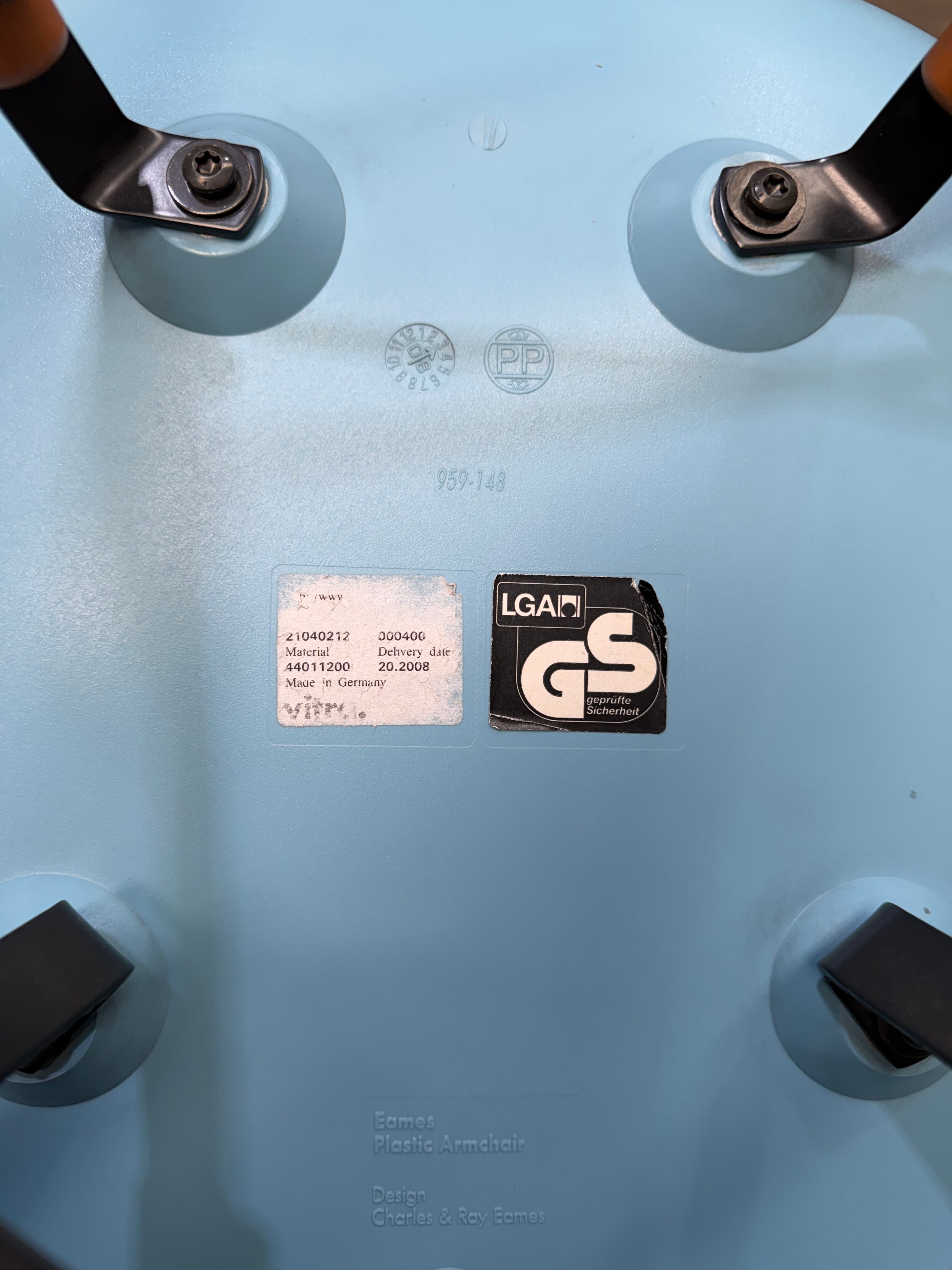 Vitra Eames Moulded Plastic Armchair DAW – Light Blue / Dowel Base