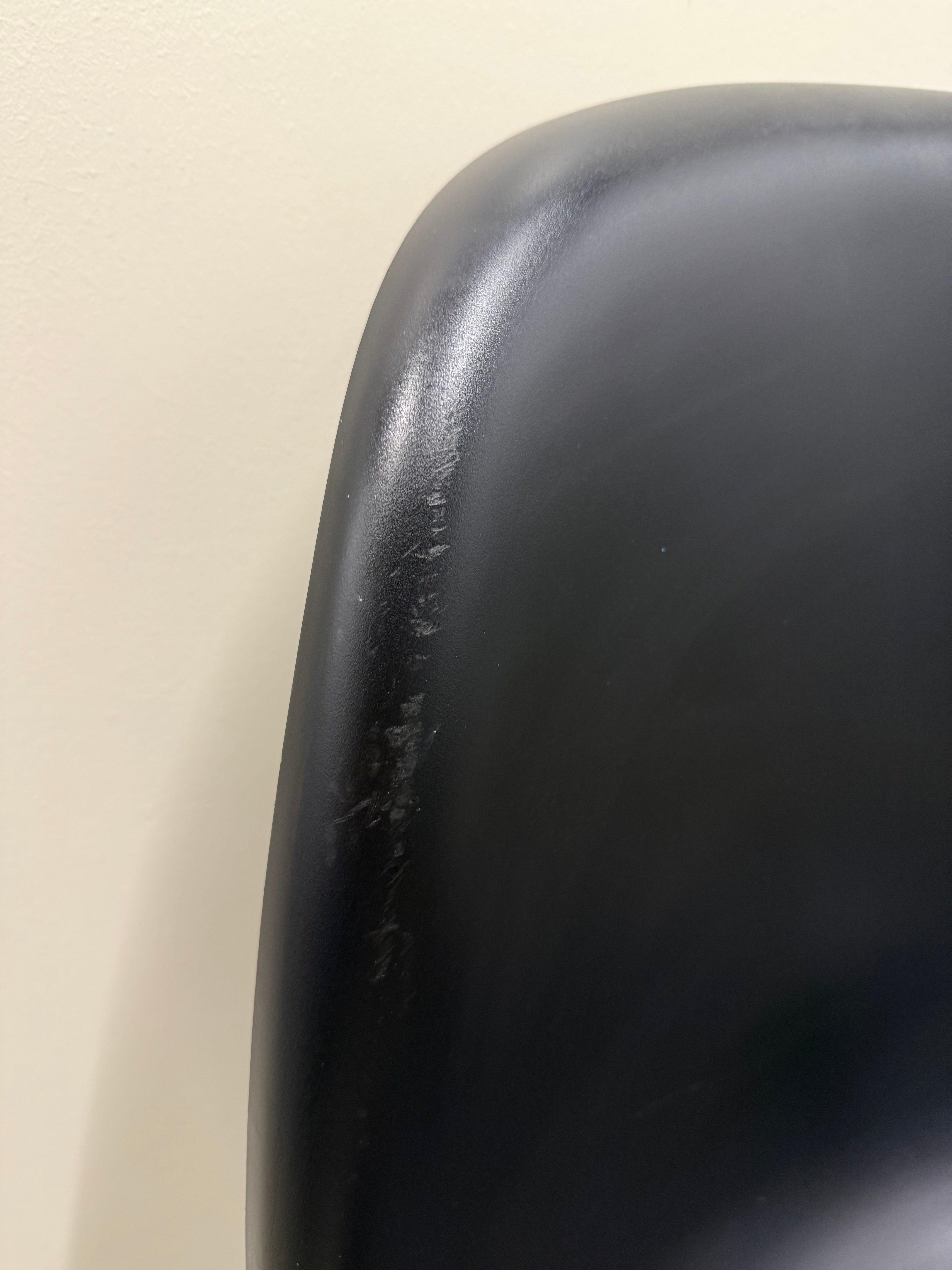 Vitra Panton Chair – Black / Plastic Shell
