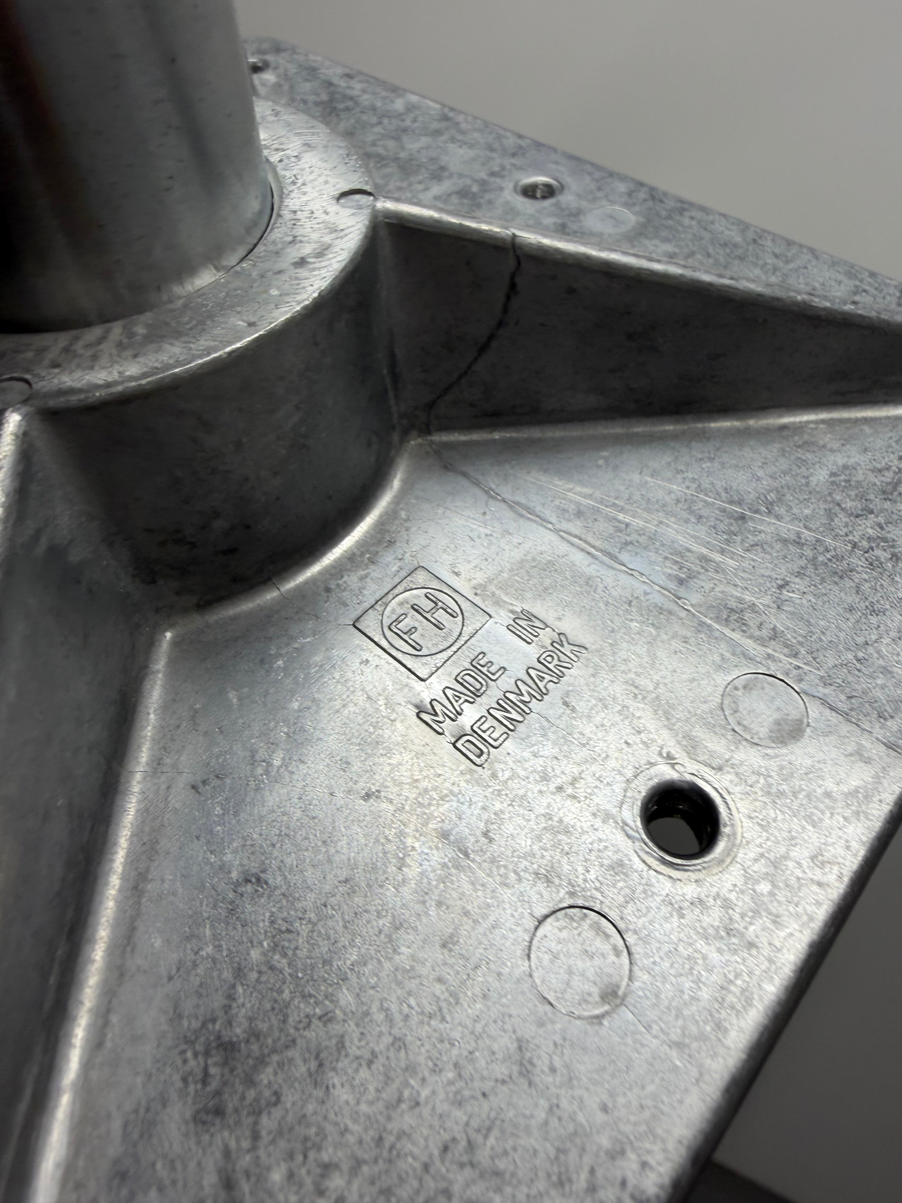 Fritz Hansen Circular Coffee side Table 900mm – Arne Jacobsen