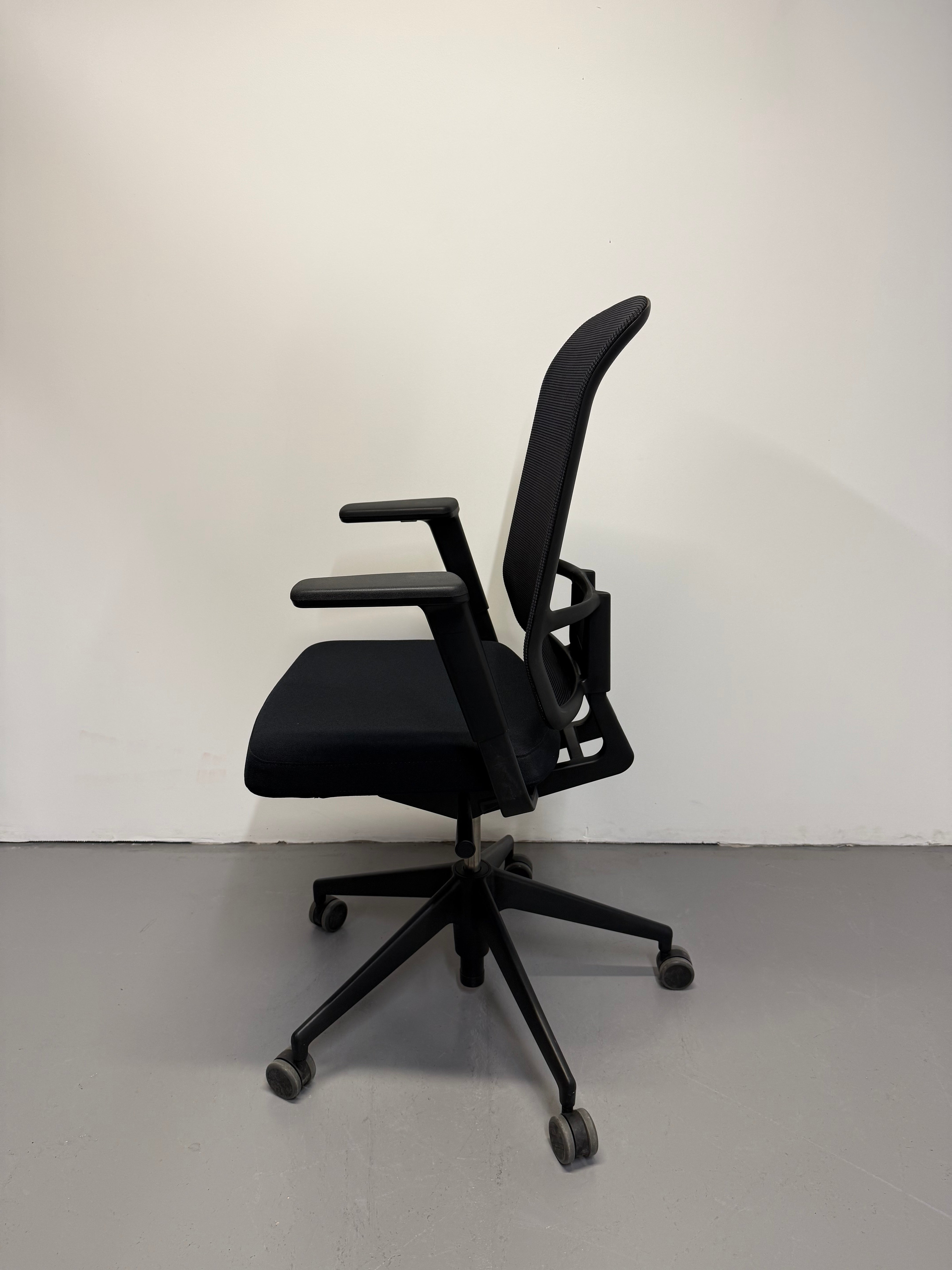 Vitra AM Chair – Ergonomic Task Chair by Alberto Meda - Ex Showroom Stock