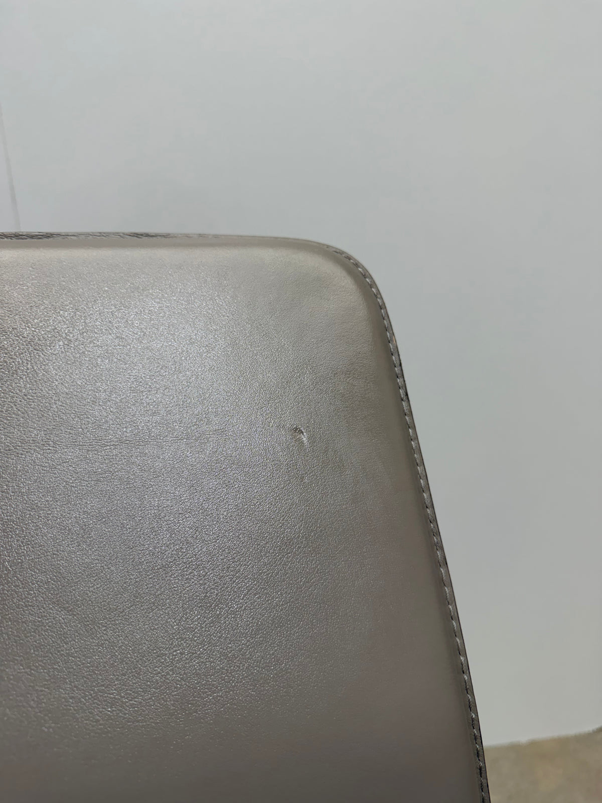 Cappellini Low Pad Lounge Chair by Jasper Morrison – Taupe Leather – view 11 – pre-owned