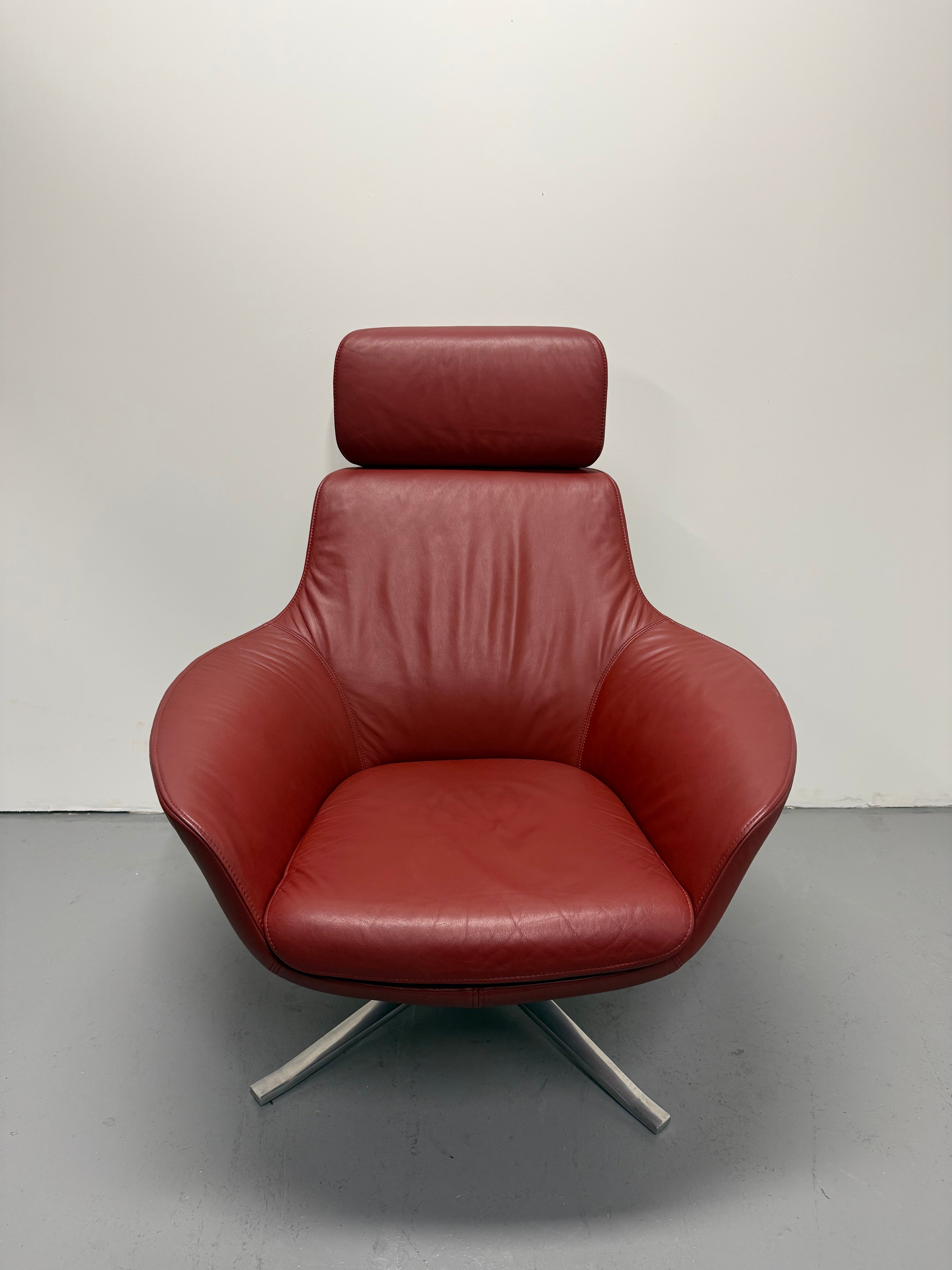 Walter Knoll Oscar Armchair with Headrest – Red Leather