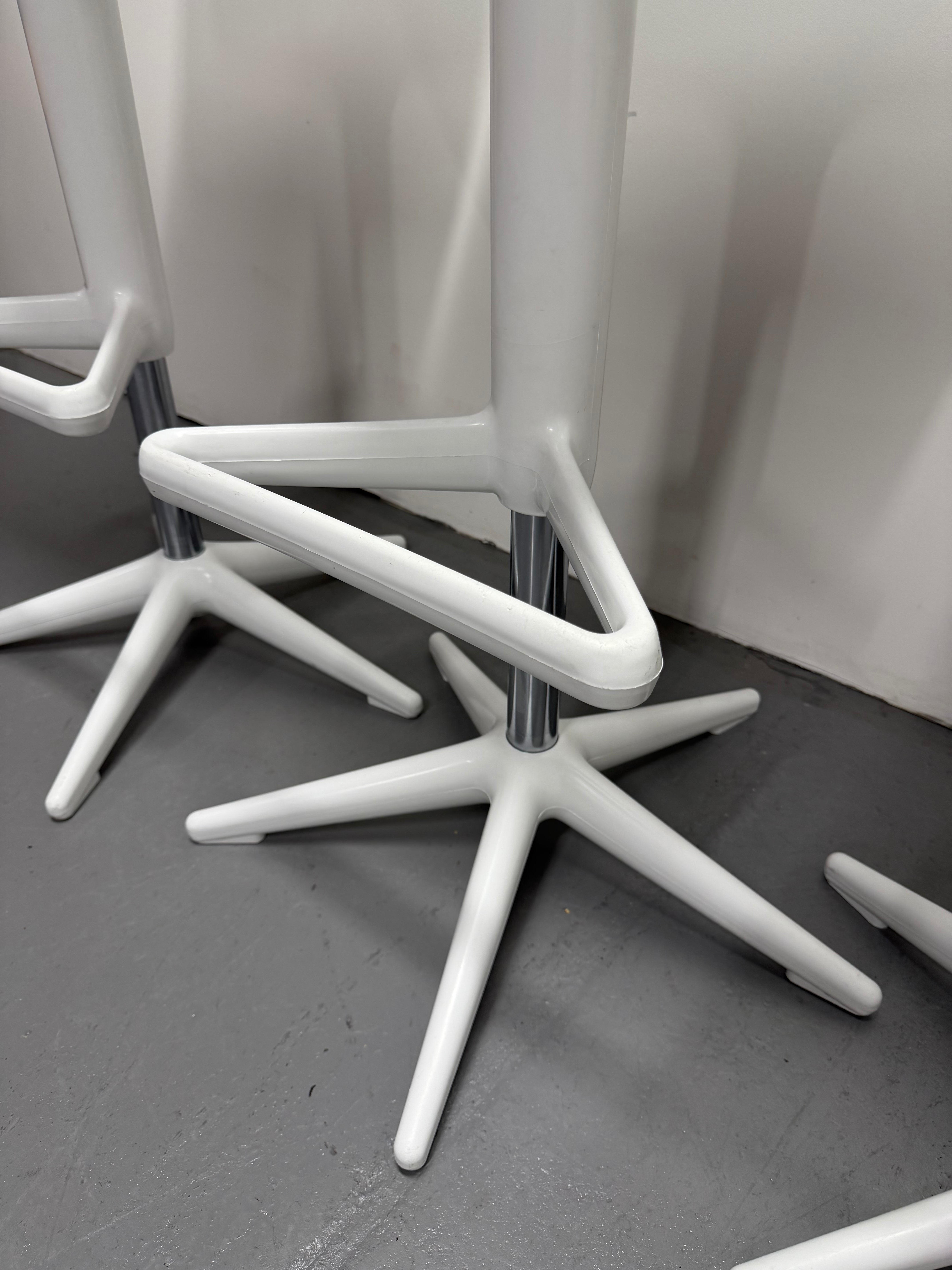 Kartell Spoon Bar Stool – White | Antonio Citterio & Toan Nguyen