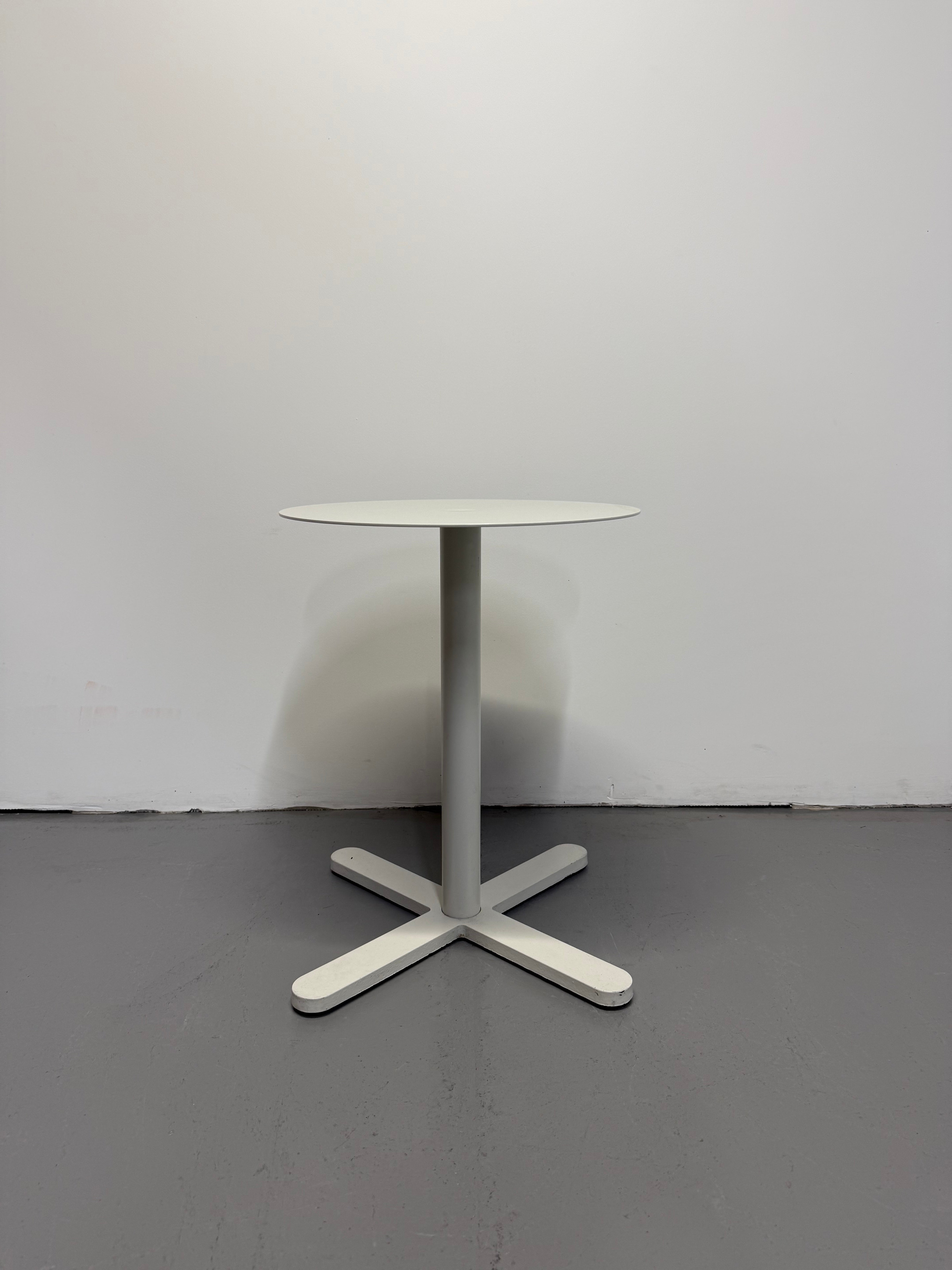 Mobles 114 Barcelona Hulot table by Joan Gaspar - White