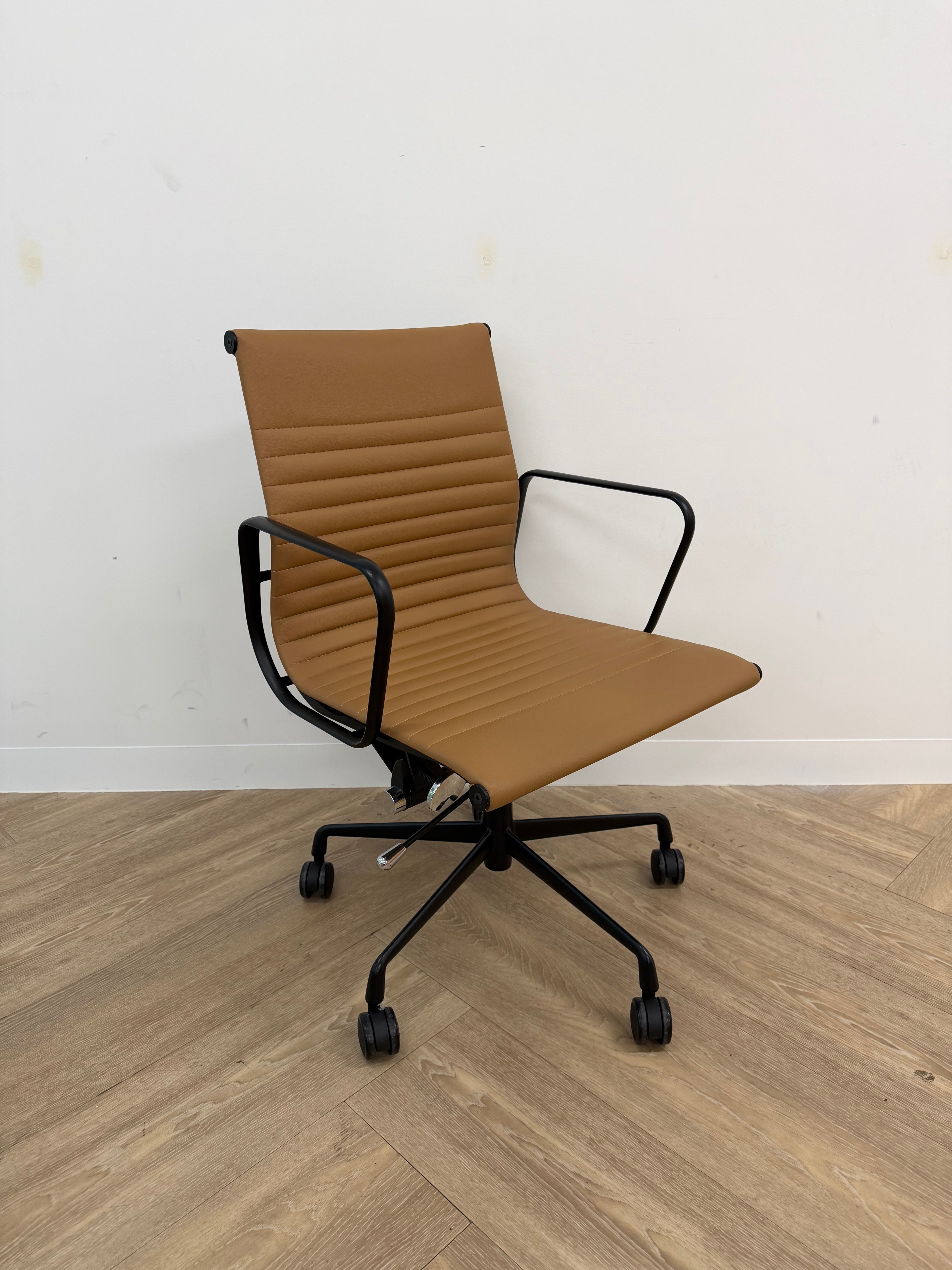 Deluxe Eames Rep Management Office Chair