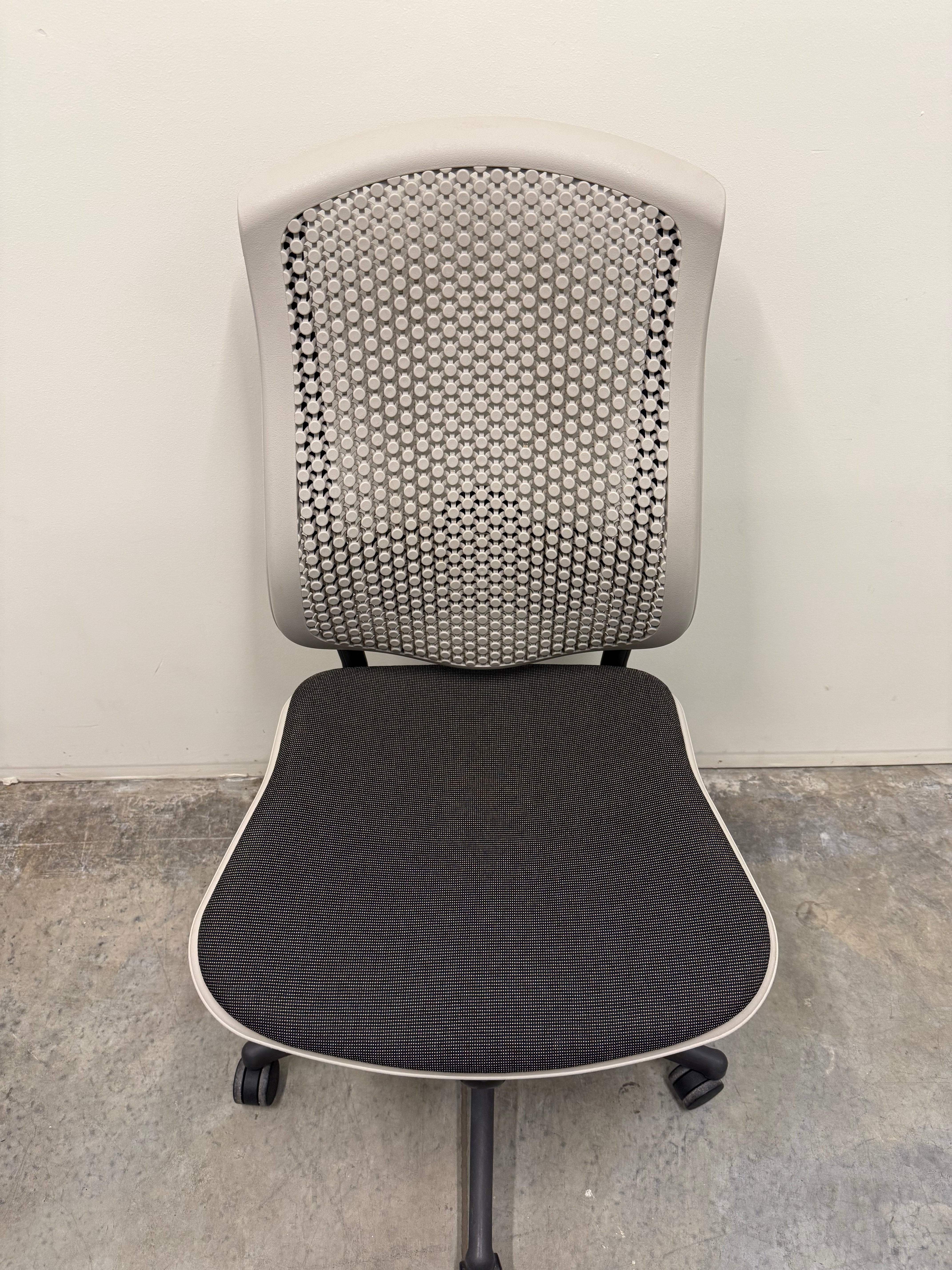 Herman miller Celle Chair – Iconic Ergonomic Design
