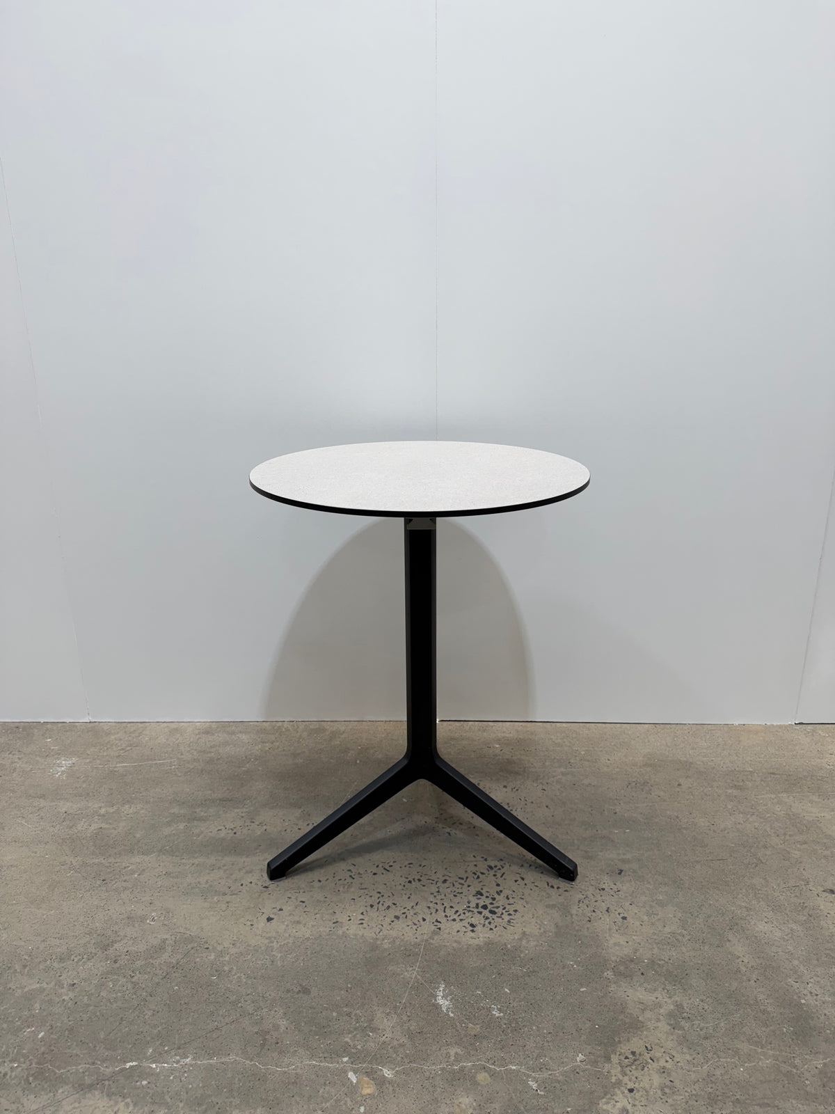 Pedrali Ypsilon 4790T Folding Table – Round Top, Black Three-Leg Base – view 5 – pre-owned