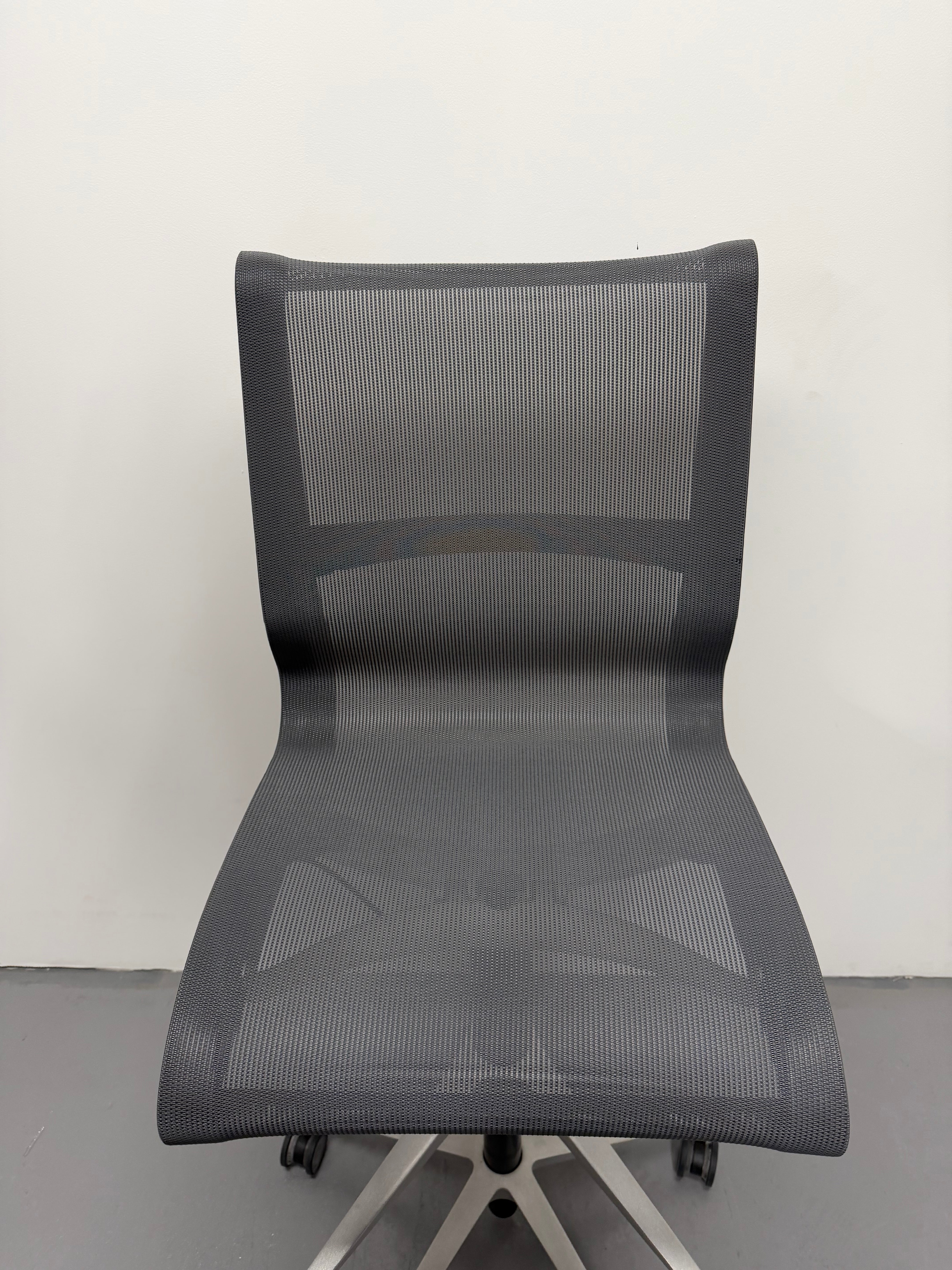 Herman Miller Setu Stool - Armless / Graphite Grey