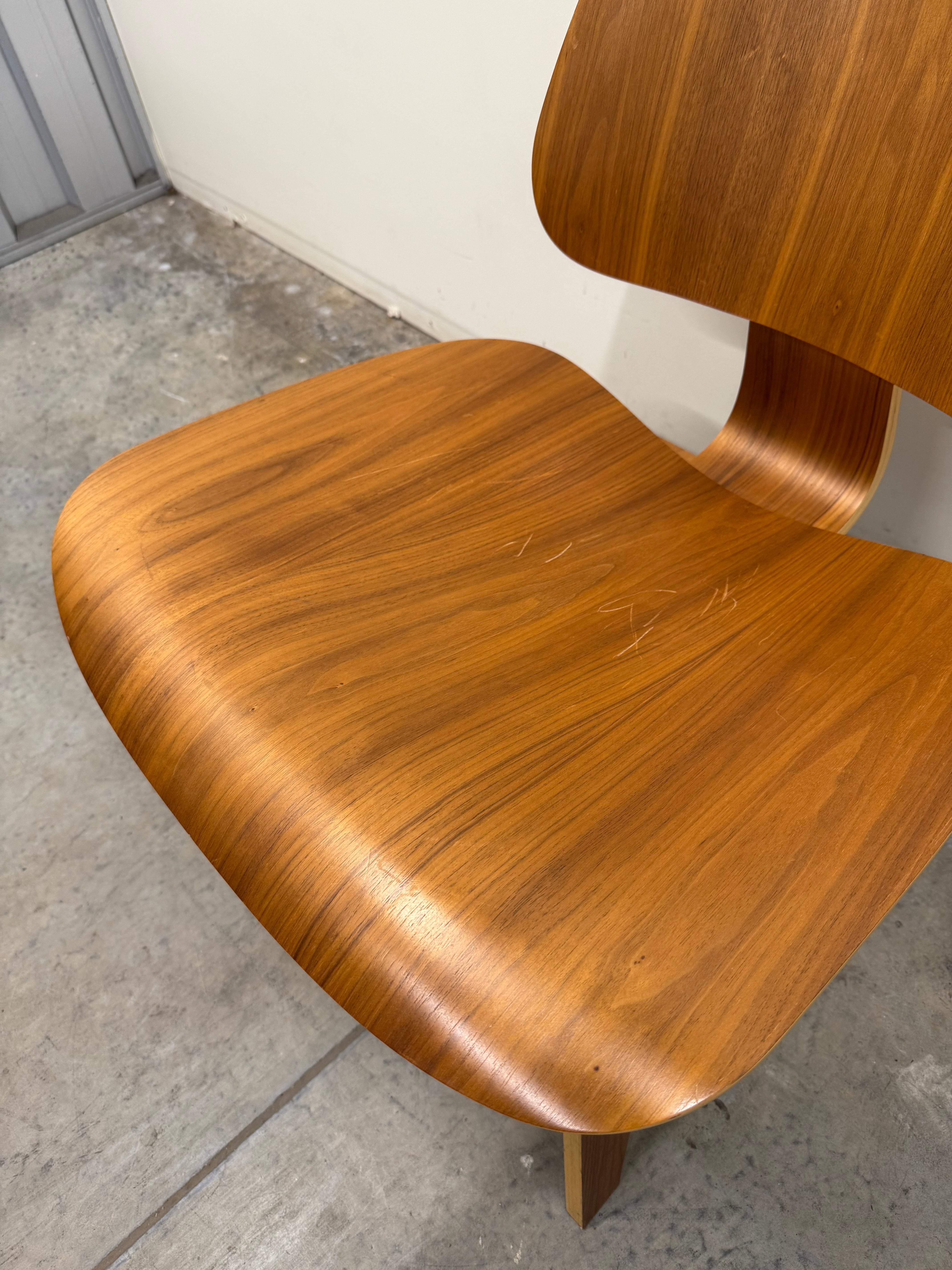 Eames LCW Lounge Chair – Molded Plywood Classic in Walnut Finish