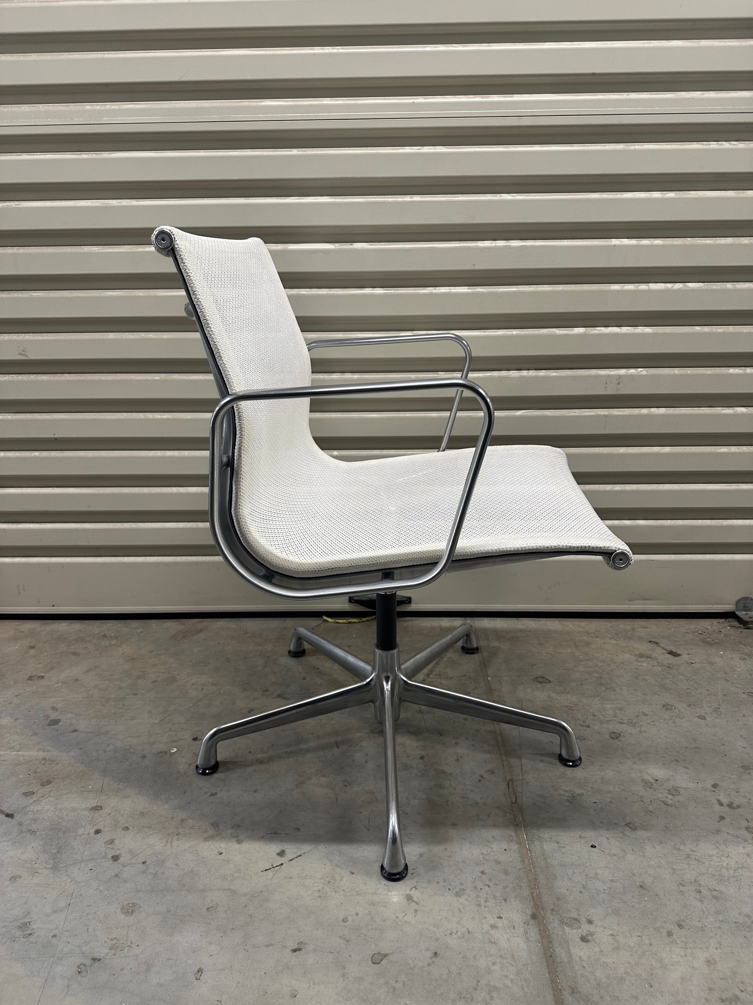 Eames Aluminum Group Executive Management Chair - White Mesh